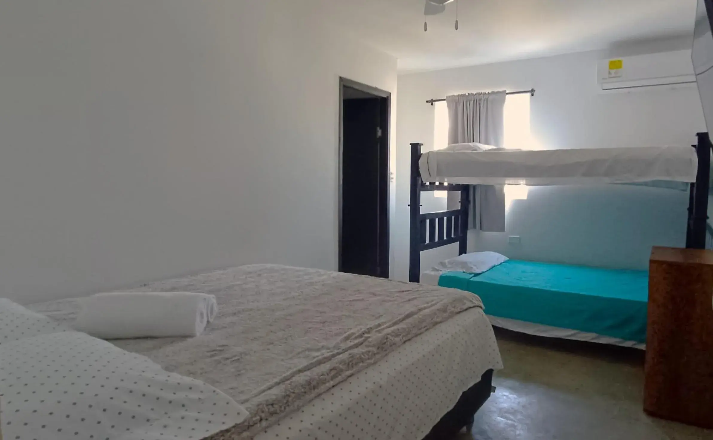 Comfort Triple Room with Shower in Hotel Boutique Chateau de la Mar Comfort Triple Room with Shower in Hotel Boutique Chateau de la Mar