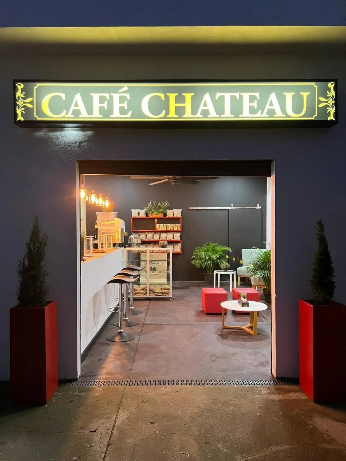 Food and drinks in Hotel Boutique Chateau de la Mar