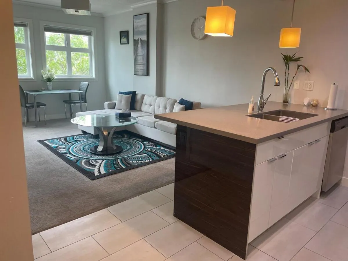 Stunning 1 bedroom condo in Calgary with riverview