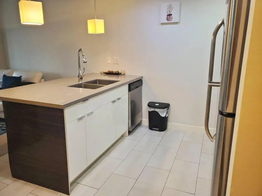 Kitchen or kitchenette in Stunning 1 bedroom condo in Calgary with riverview