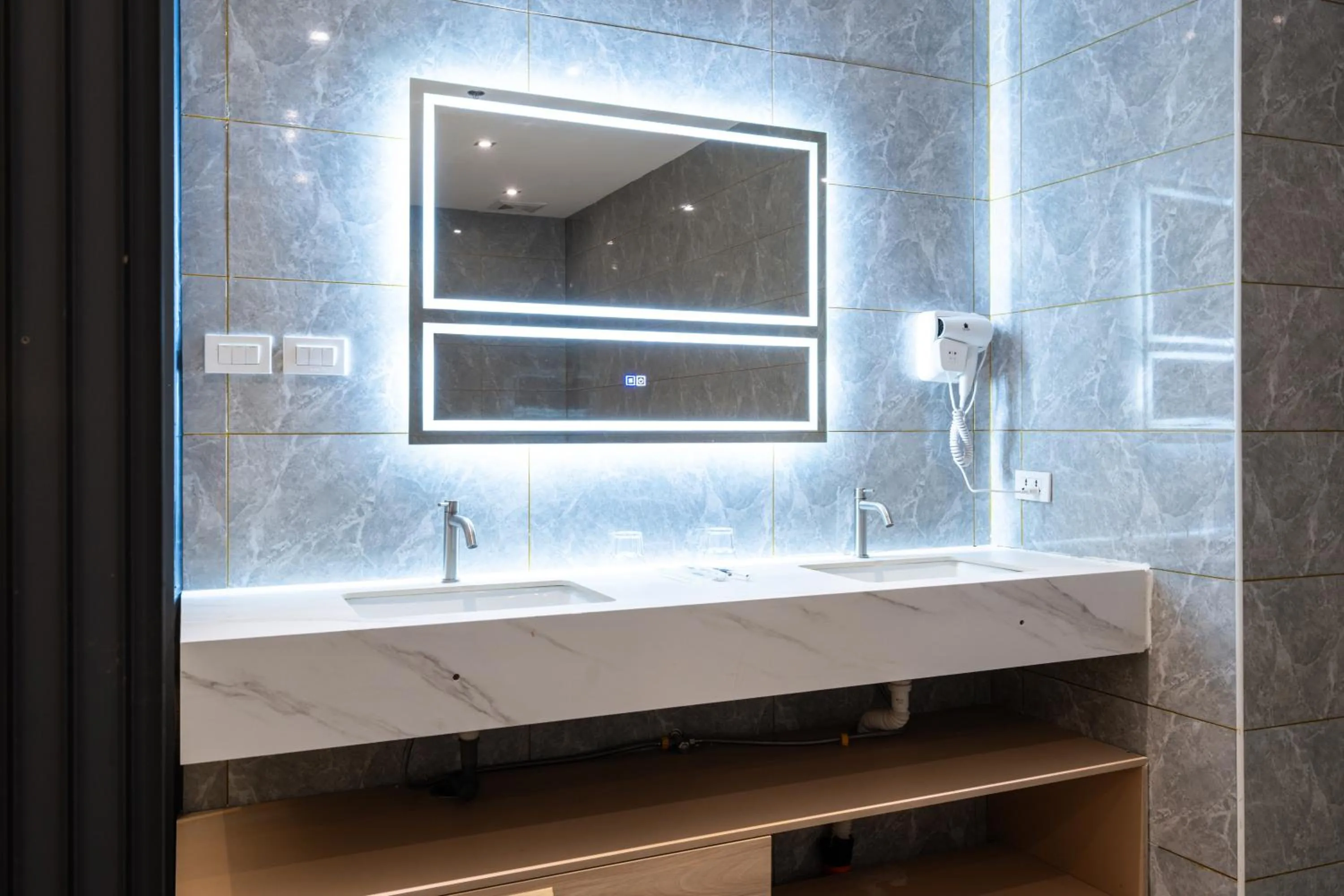 Toilet in Home me Hotel Makati