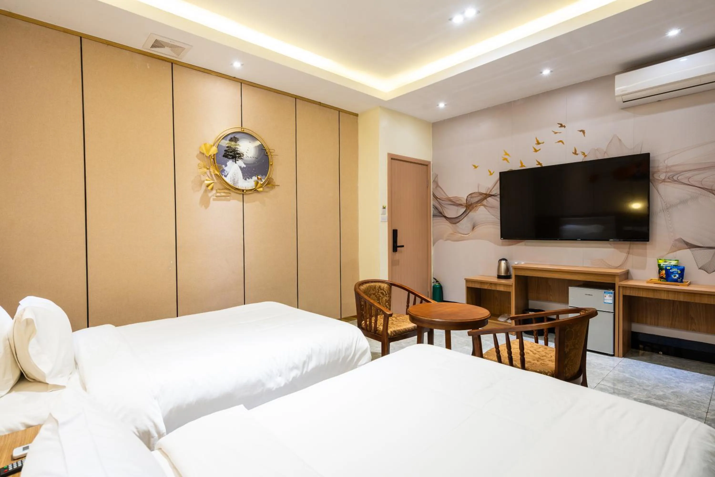 Photo of the whole room, Bed in Home me Hotel Makati