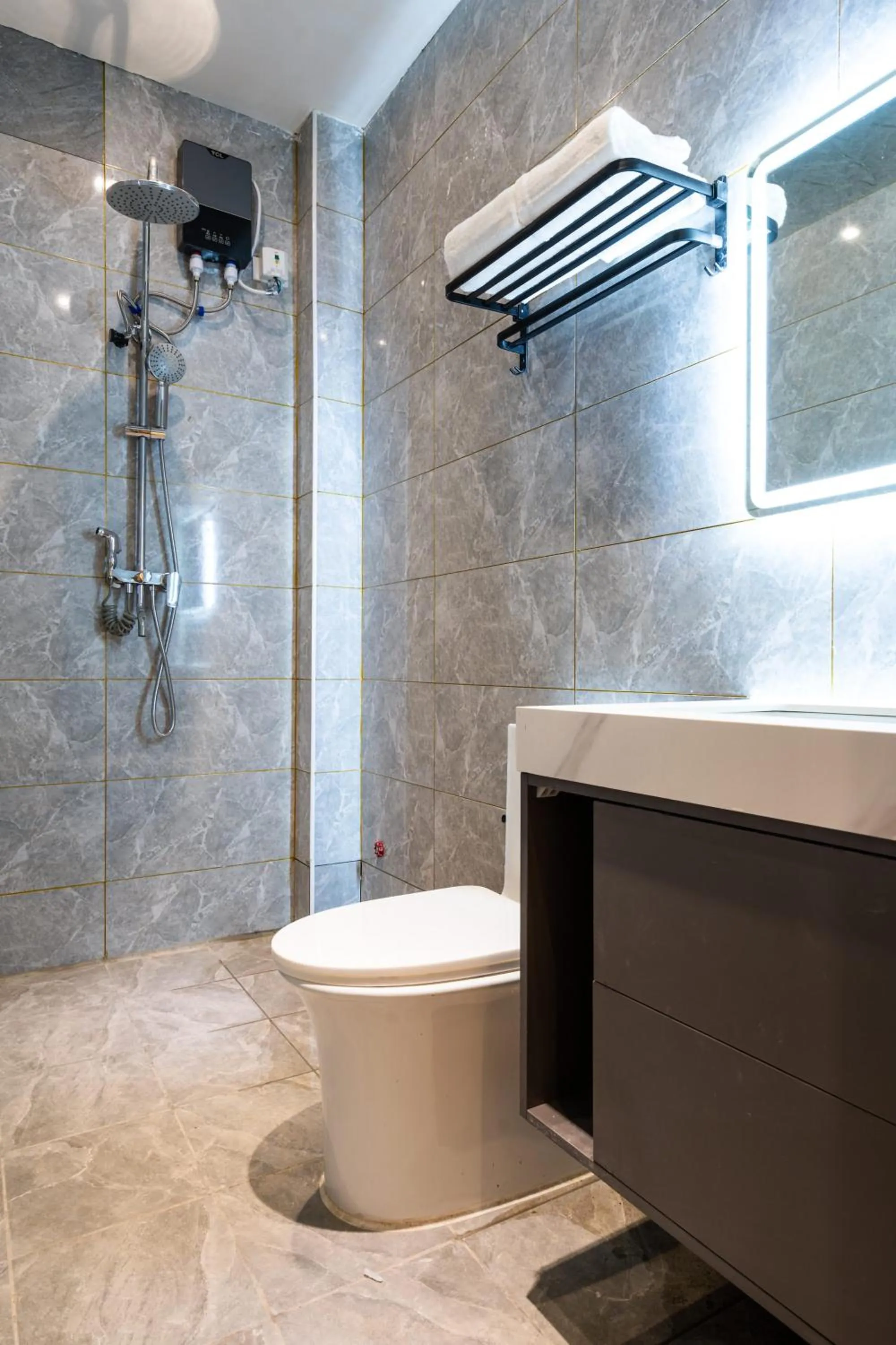 Toilet in Home me Hotel Makati