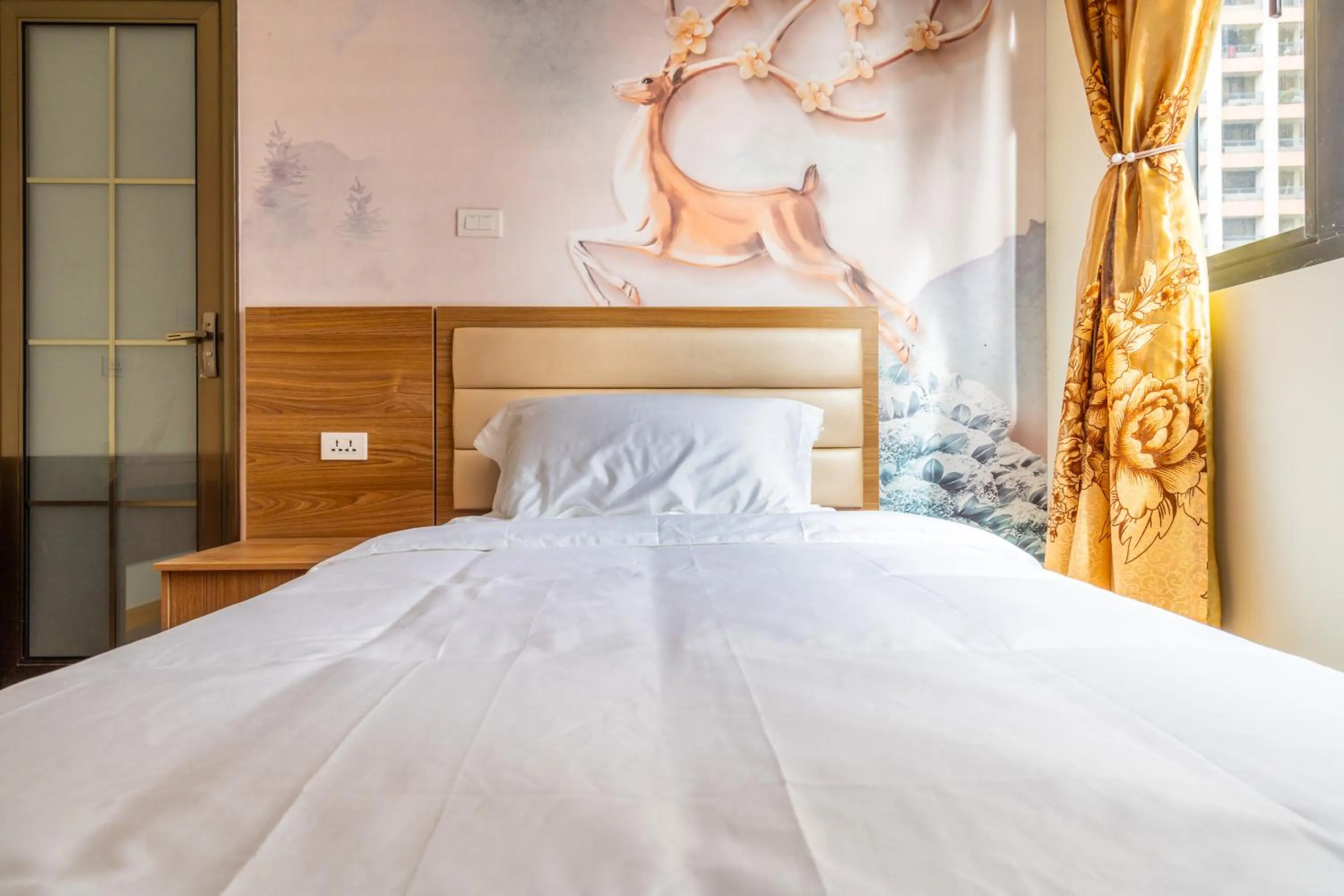 Photo of the whole room, Bed in Home me Hotel Makati