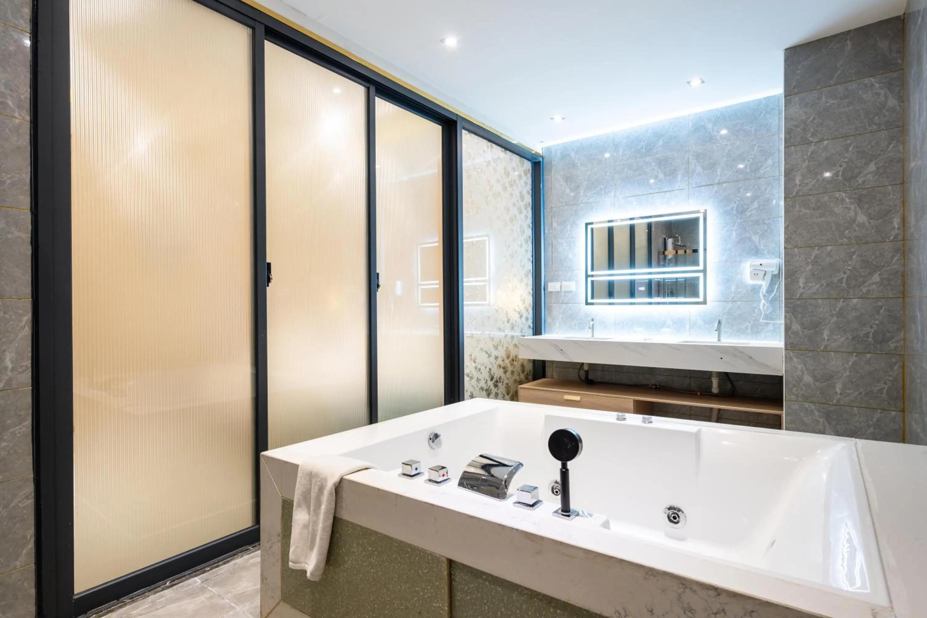 Bath in Home me Hotel Makati