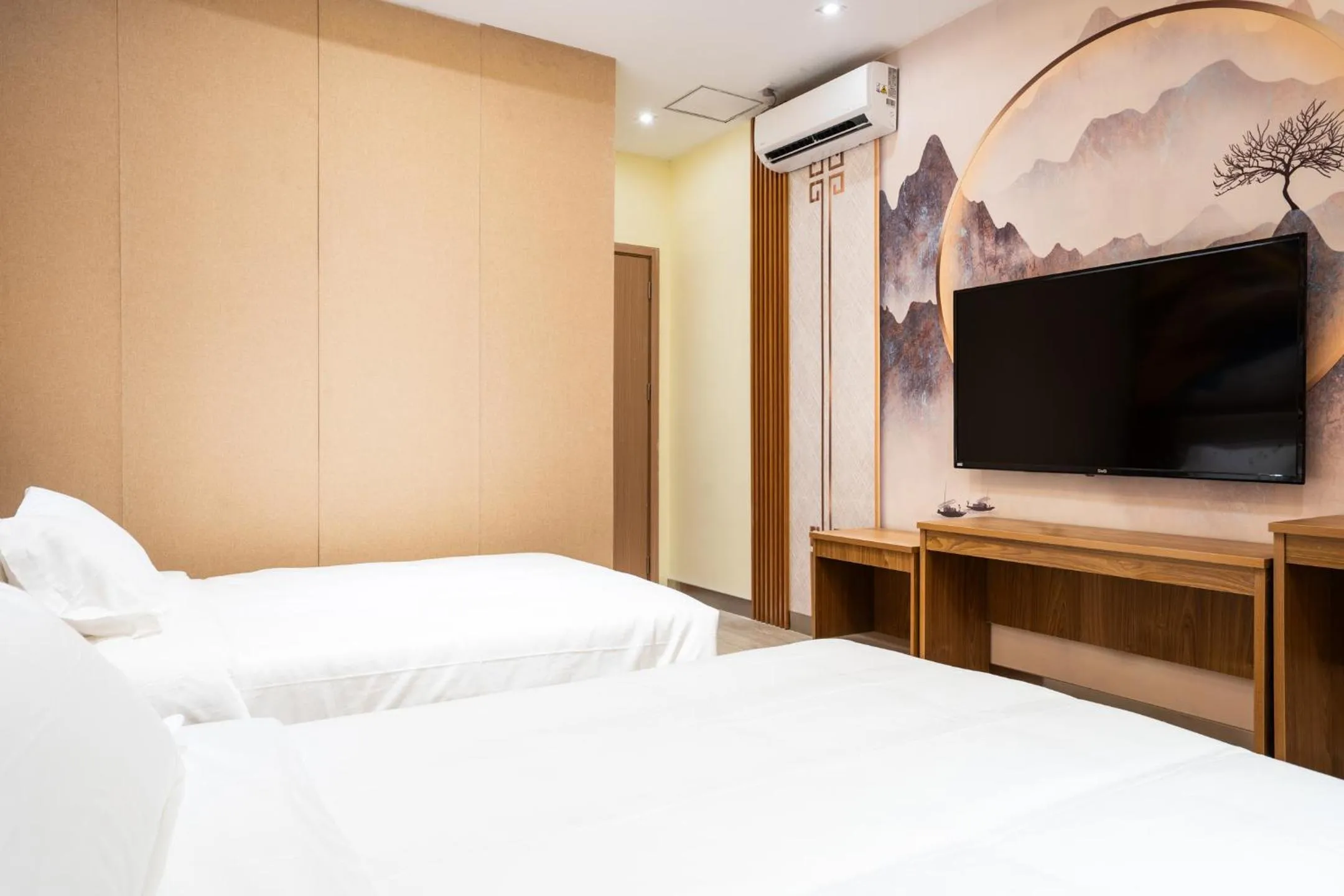 Photo of the whole room, Bed in Home me Hotel Makati