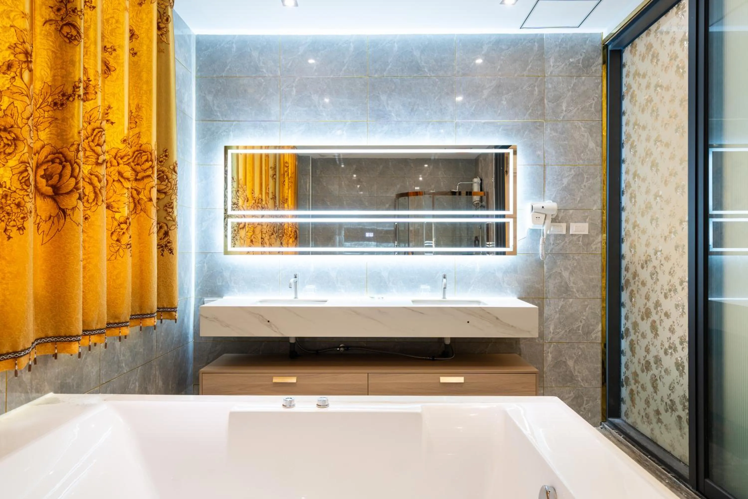 Toilet, Bed in Home me Hotel Makati