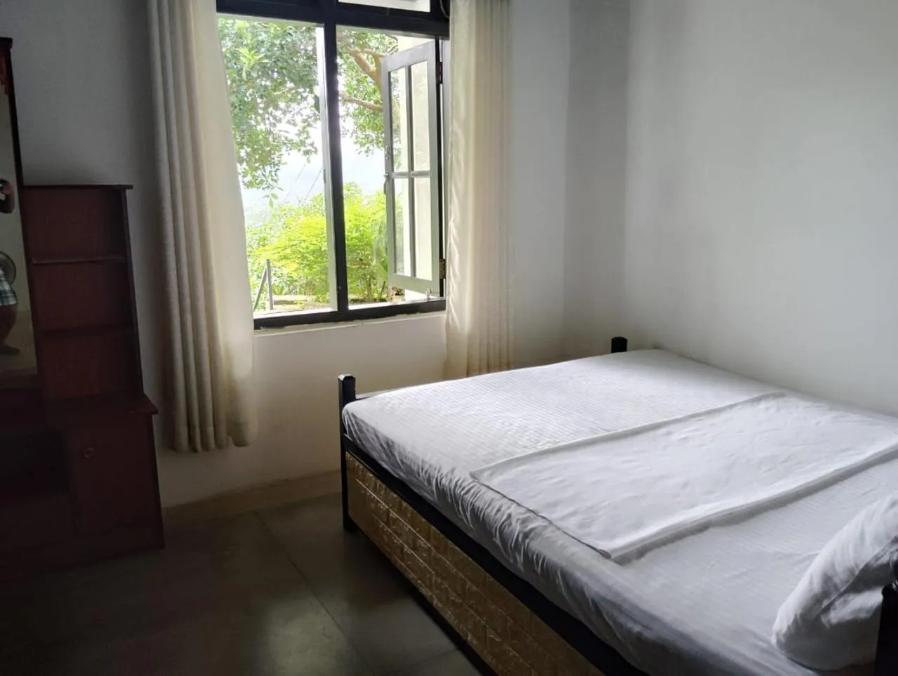 Bed in Knuckles Range Bungalow