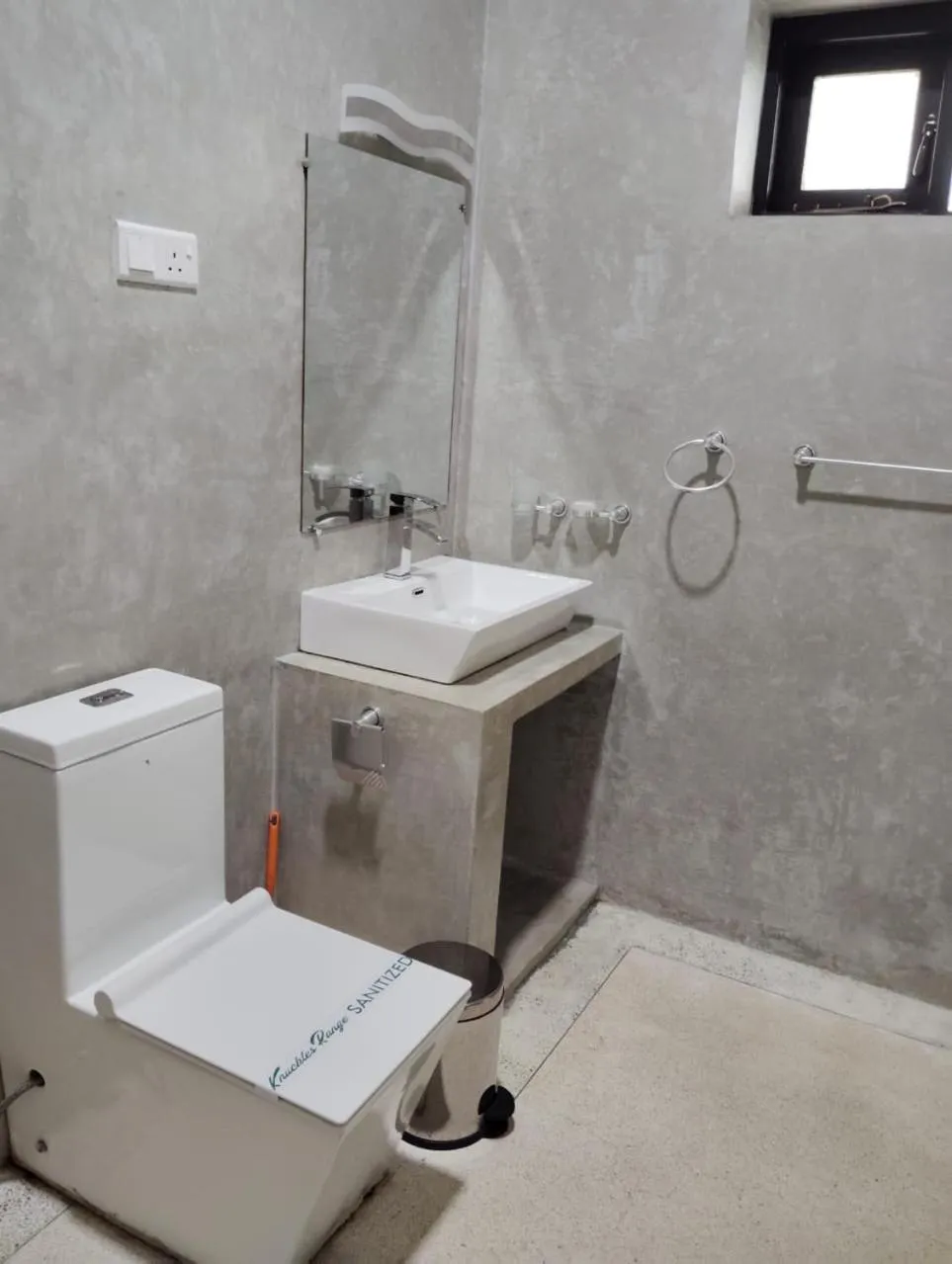 Toilet in Knuckles Range Bungalow