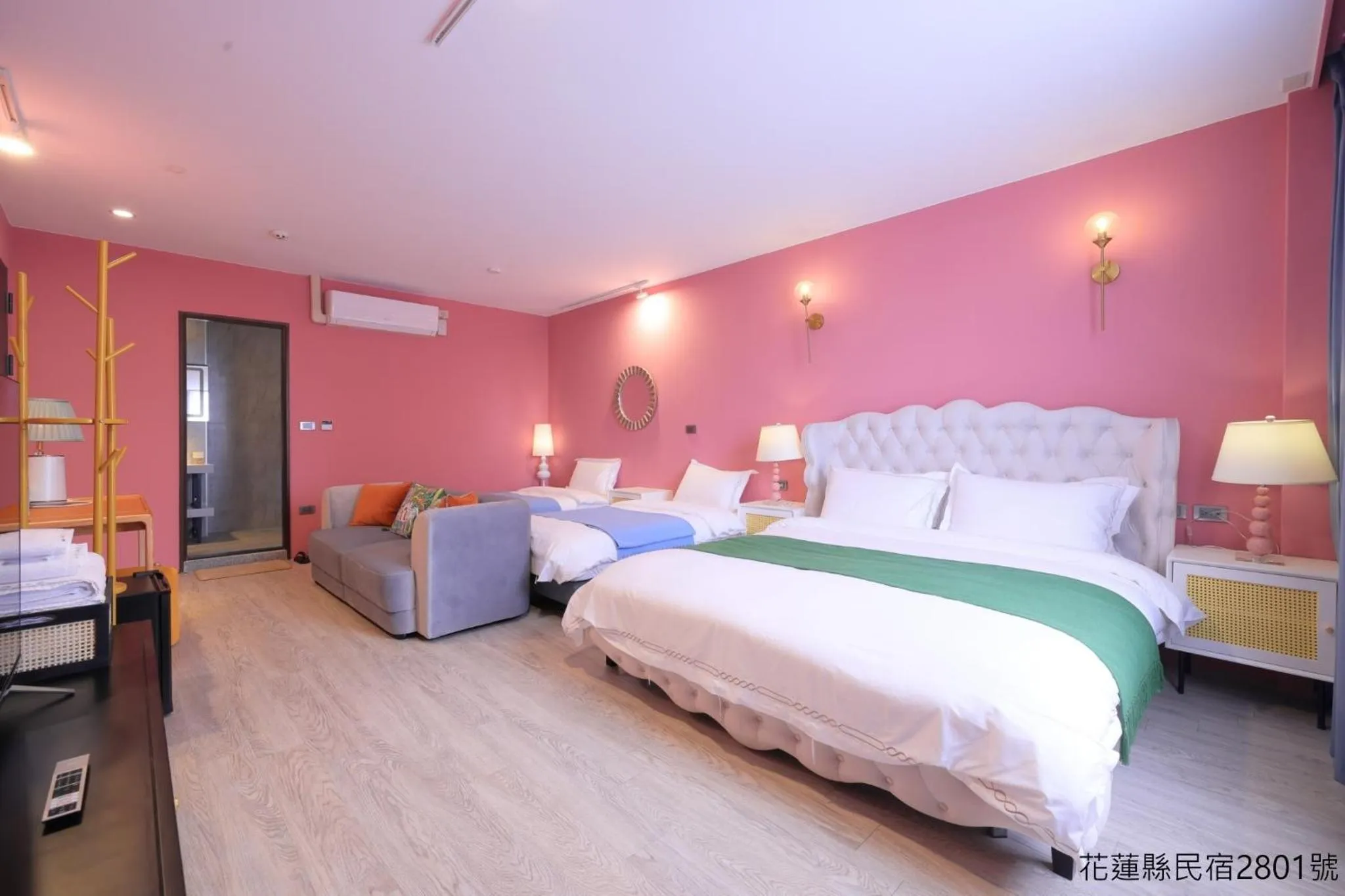 Photo of the whole room, Bed in Shanlin INN