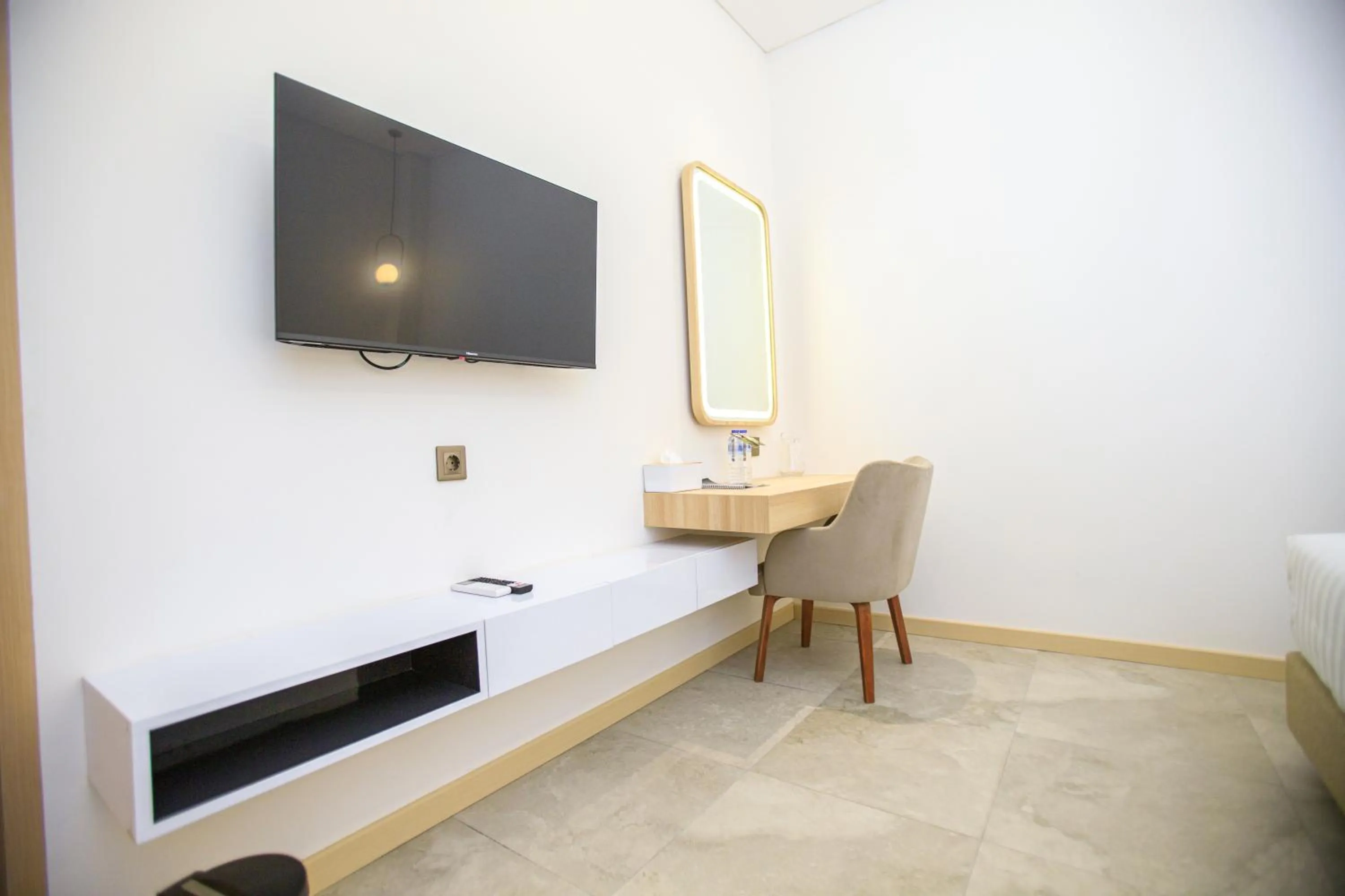 TV and multimedia in Two K Azana Style Hotel Bengkulu