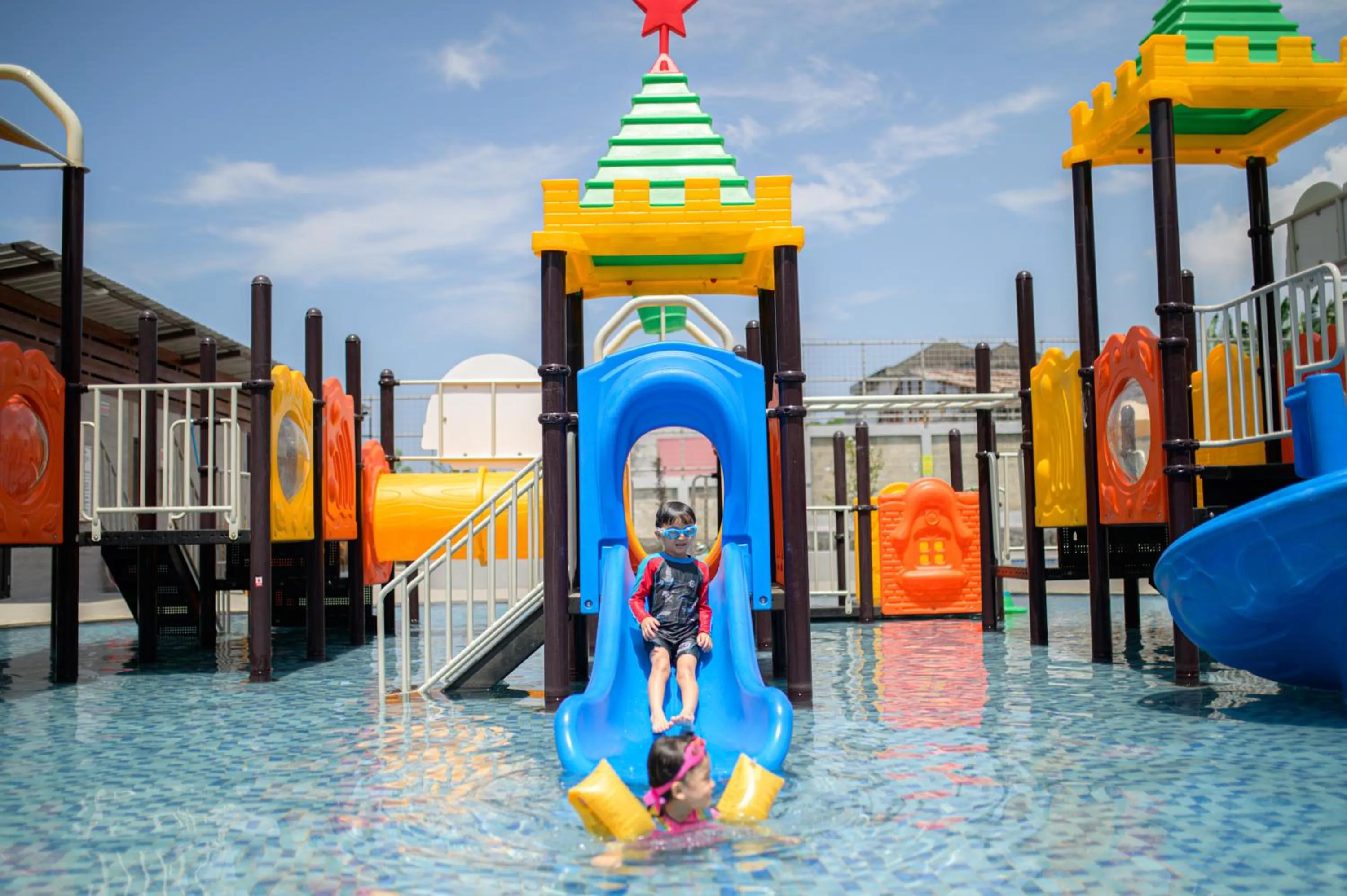 Swimming pool in Two K Azana Style Hotel Bengkulu