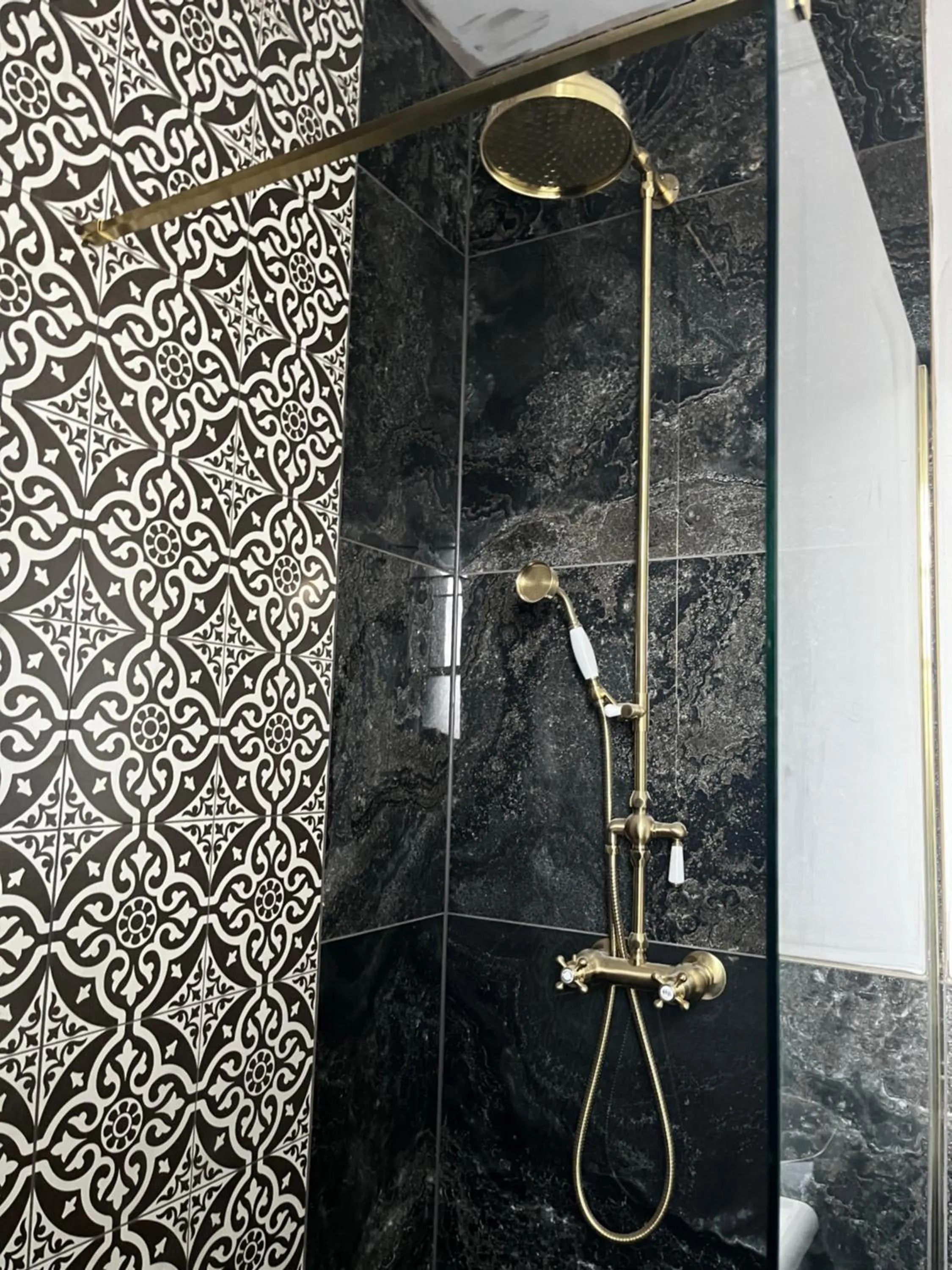 Bathroom in Abbotsford Hotel