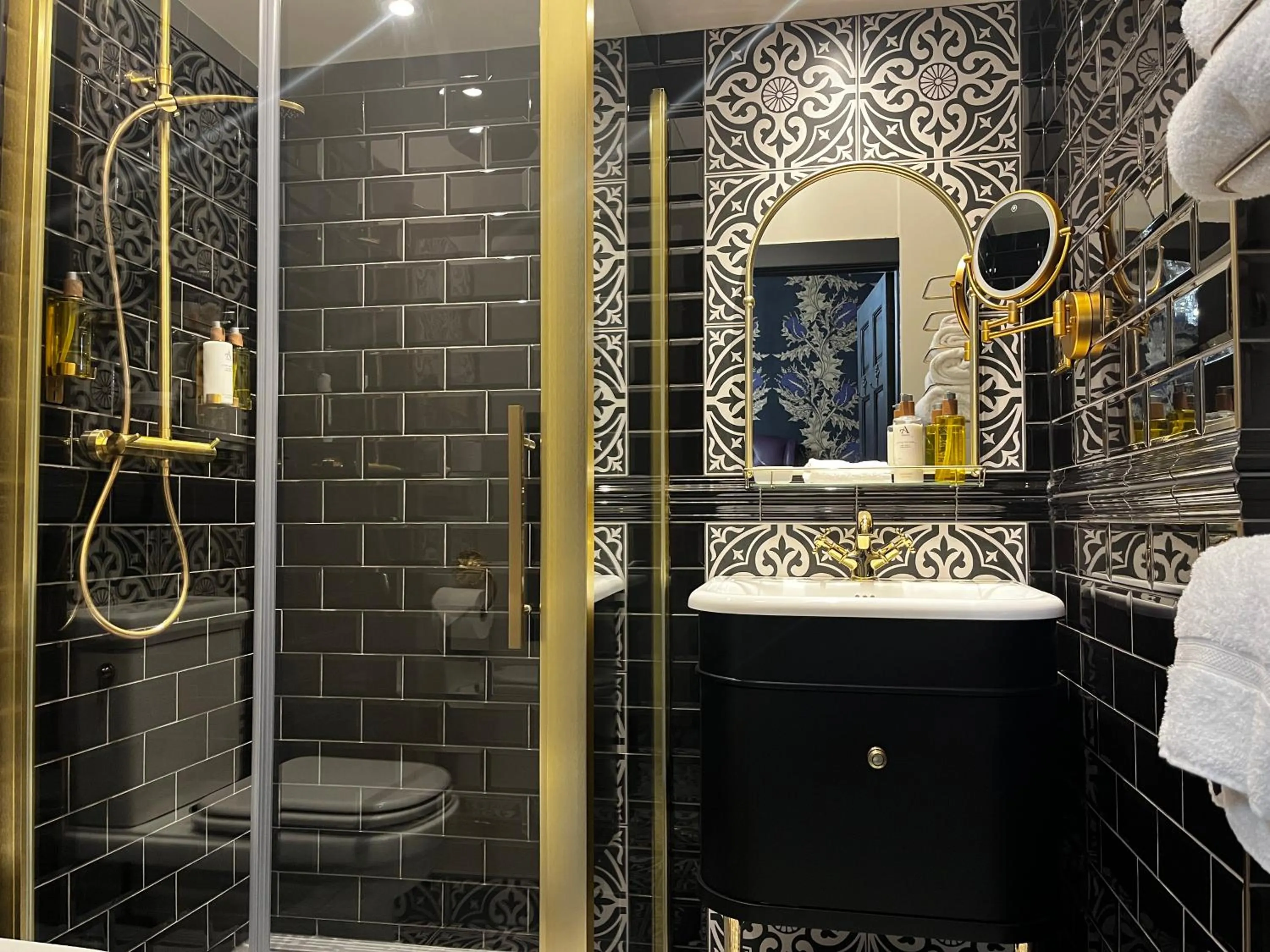 Bathroom in Abbotsford Hotel