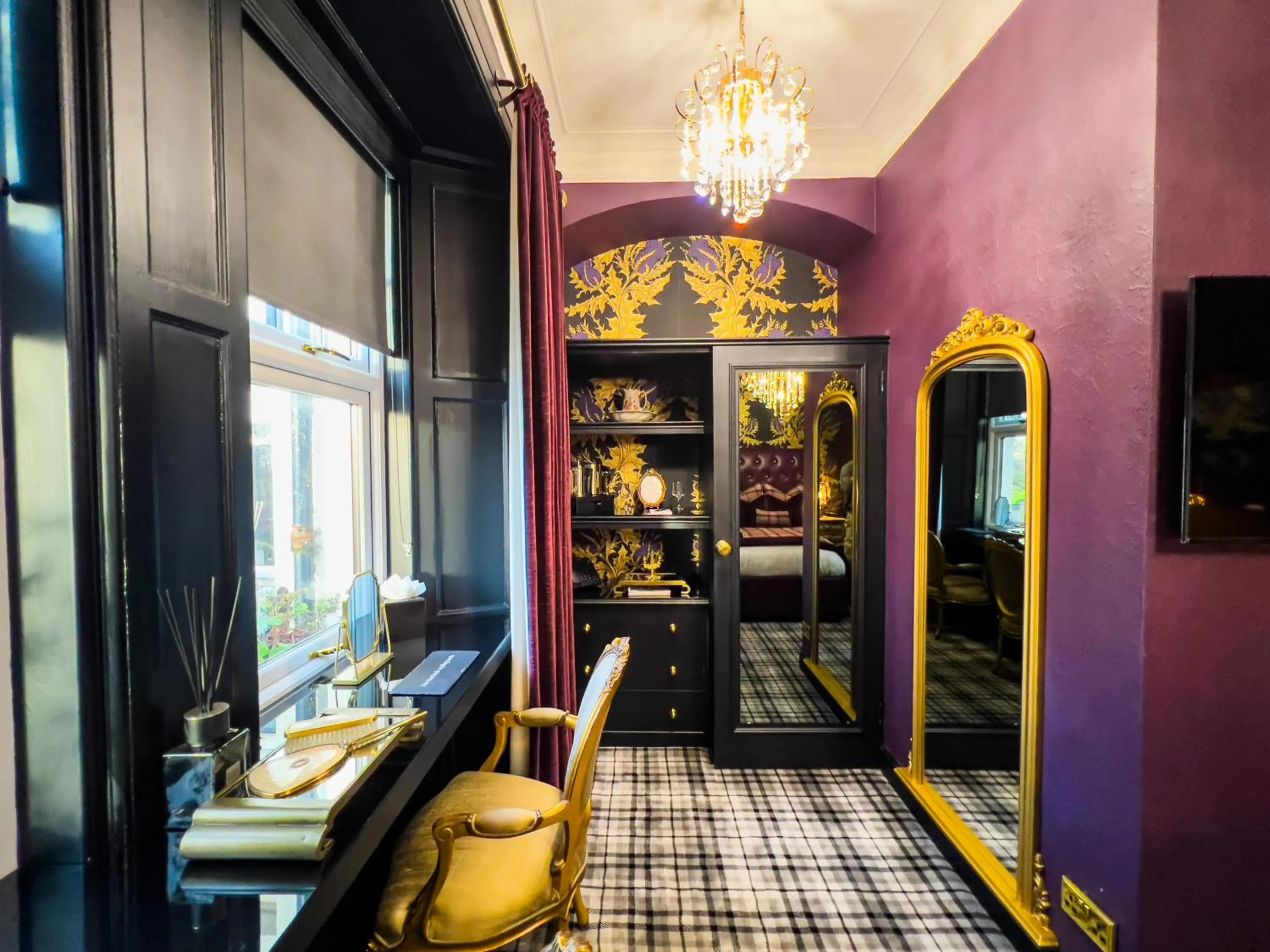 Bedroom in Abbotsford Hotel