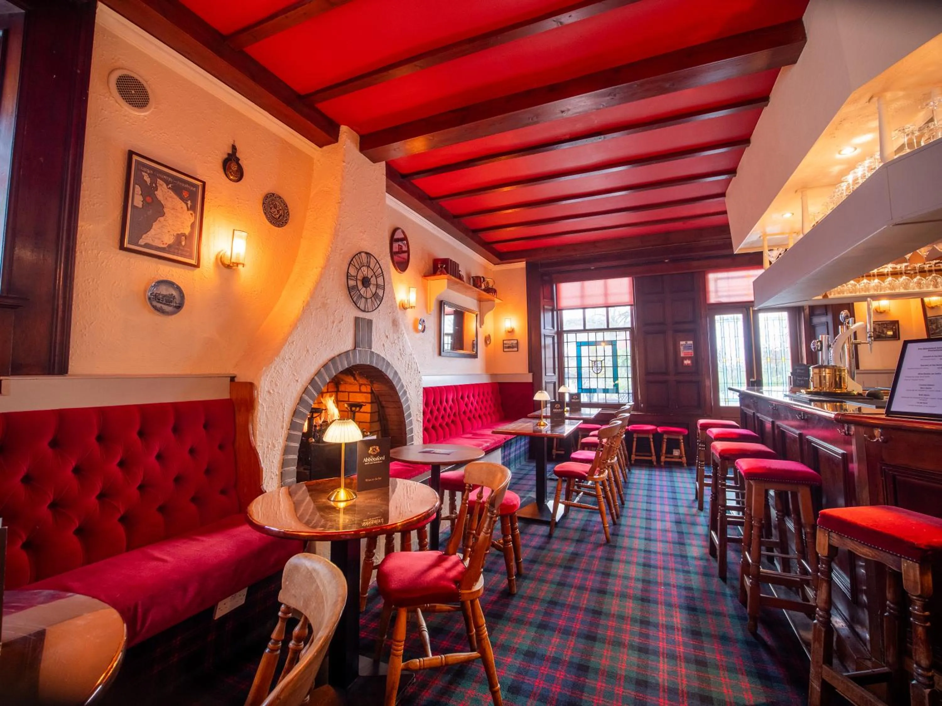 Lounge or bar in Abbotsford Hotel