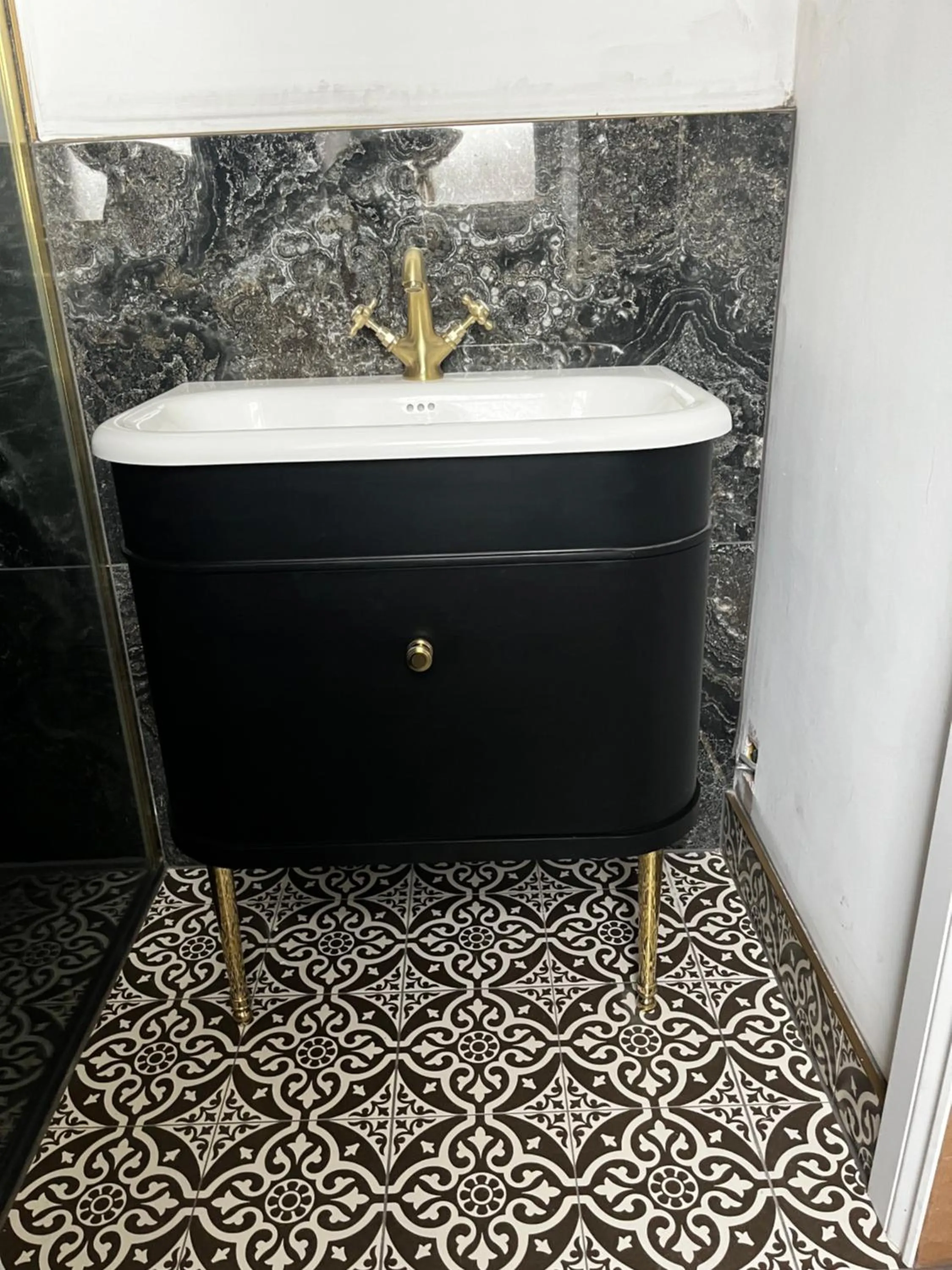 Bathroom in Abbotsford Hotel