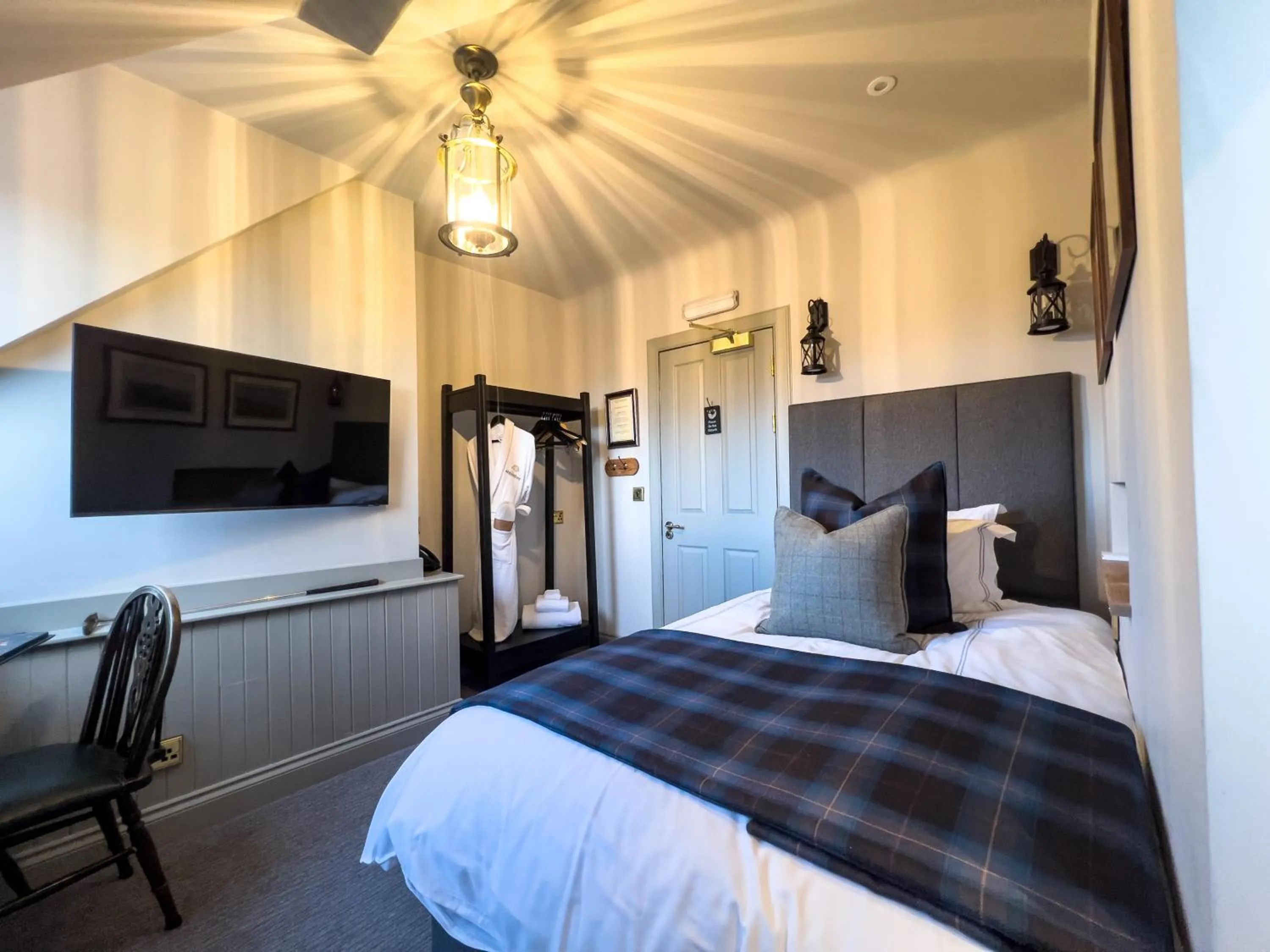 Bedroom, Bed in Abbotsford Hotel