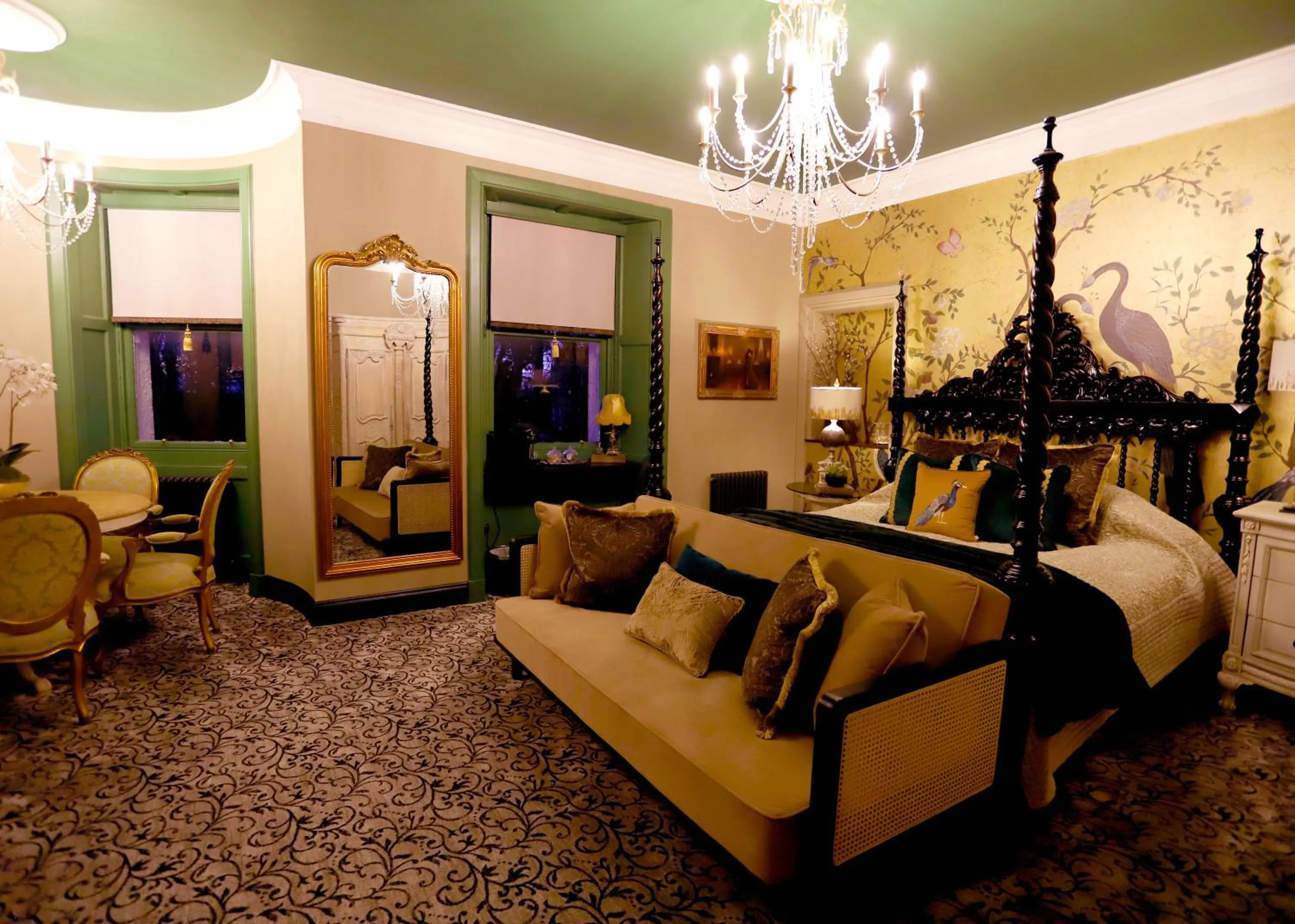 Bedroom in Abbotsford Hotel