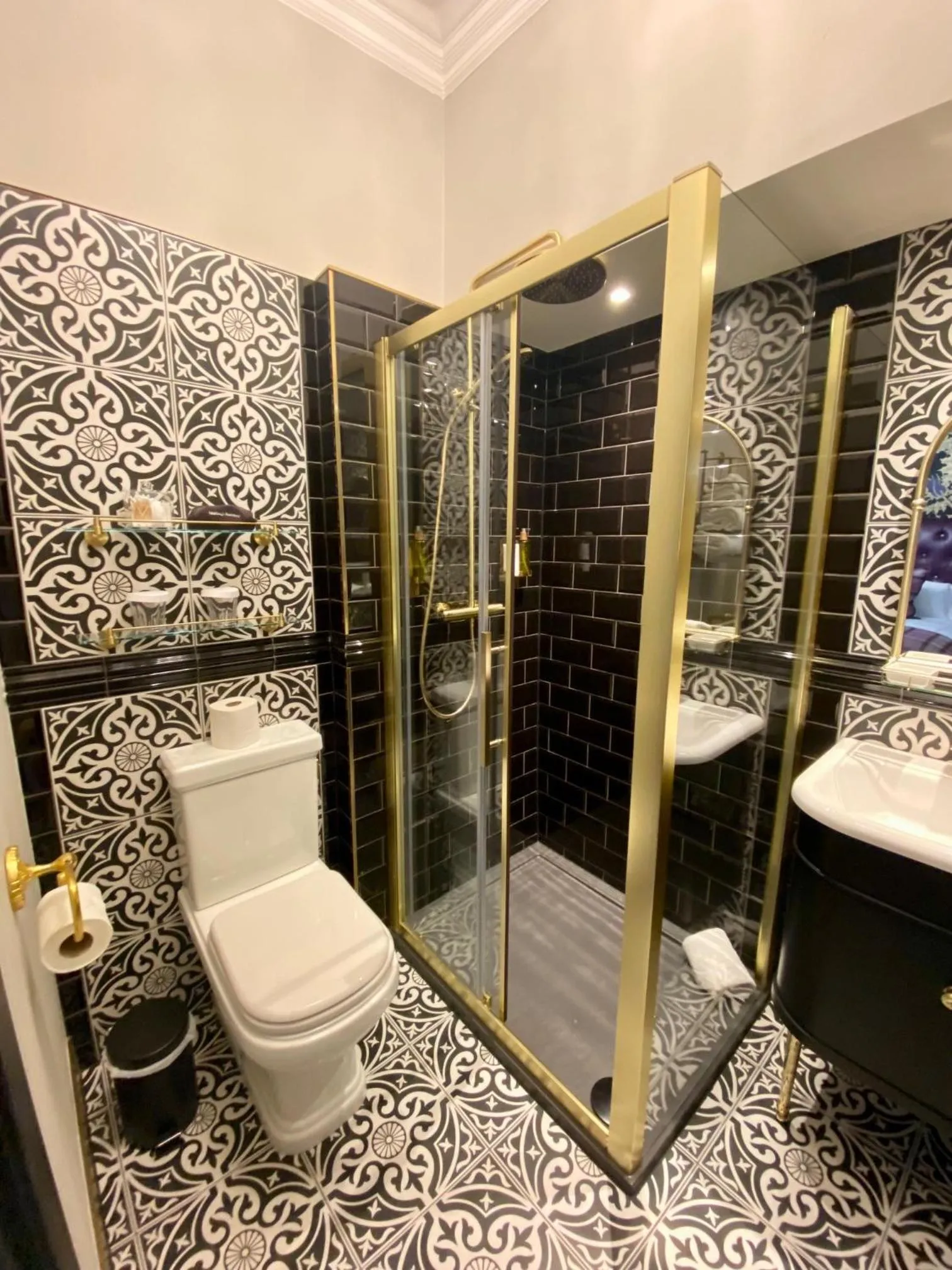 Bathroom in Abbotsford Hotel