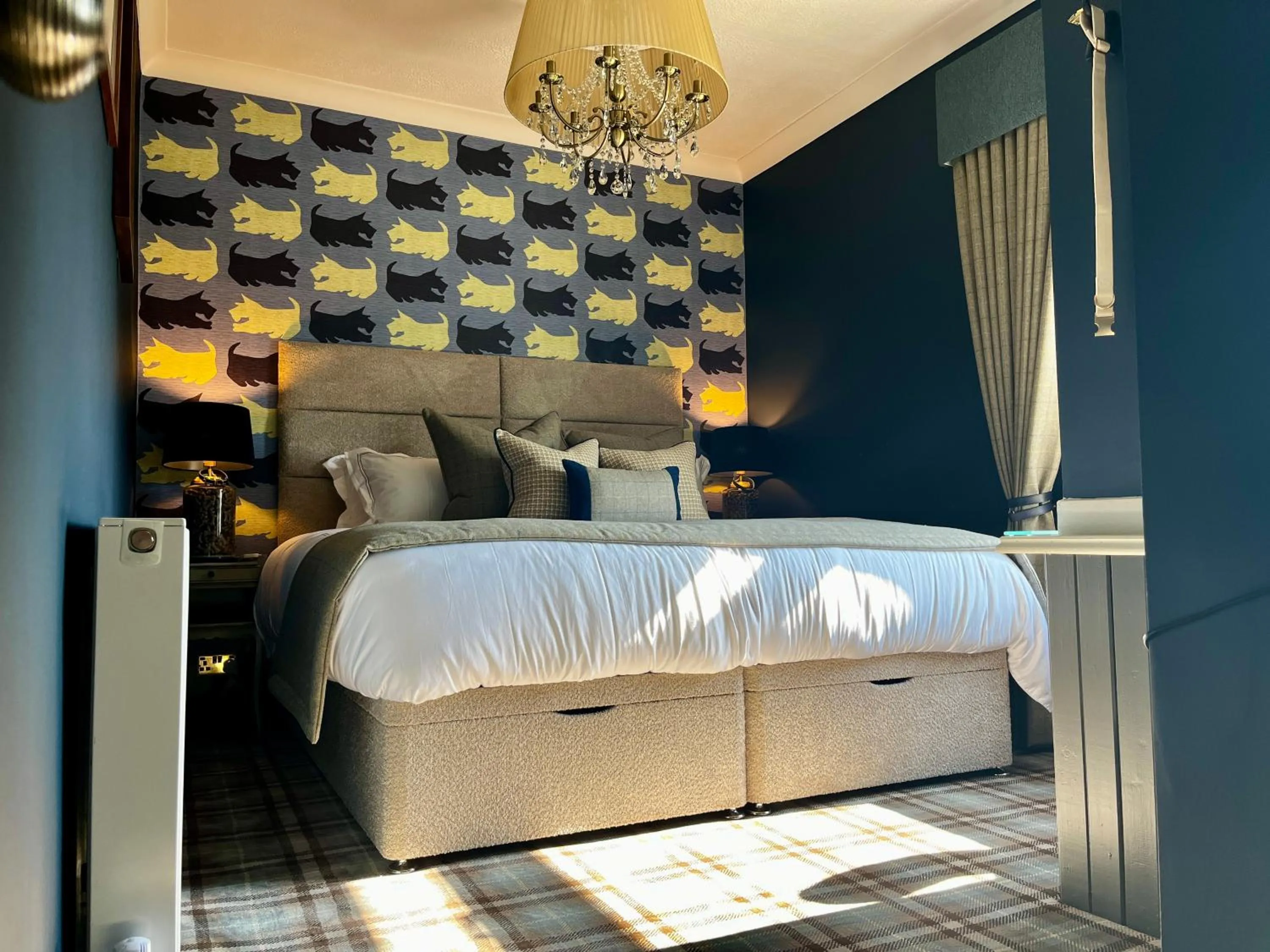 Bedroom, Bed in Abbotsford Hotel