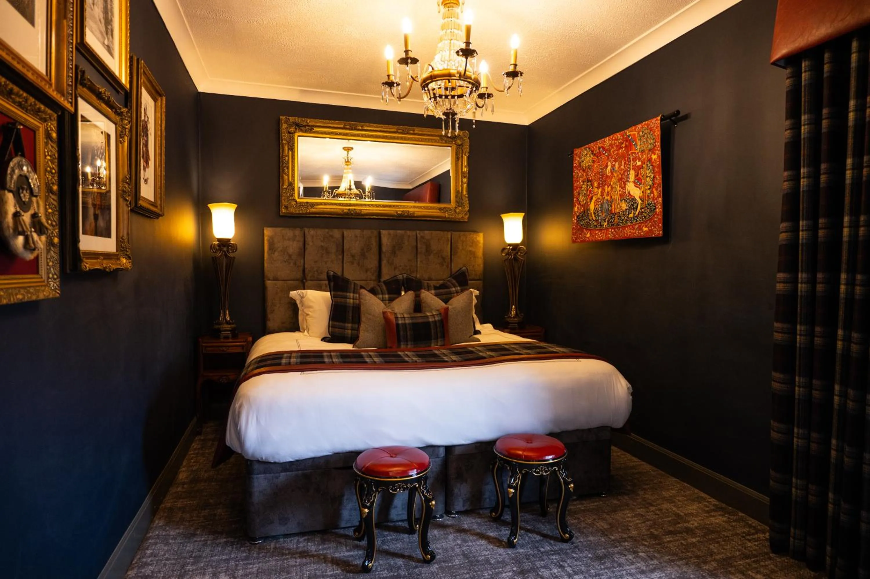 Bedroom, Bed in Abbotsford Hotel