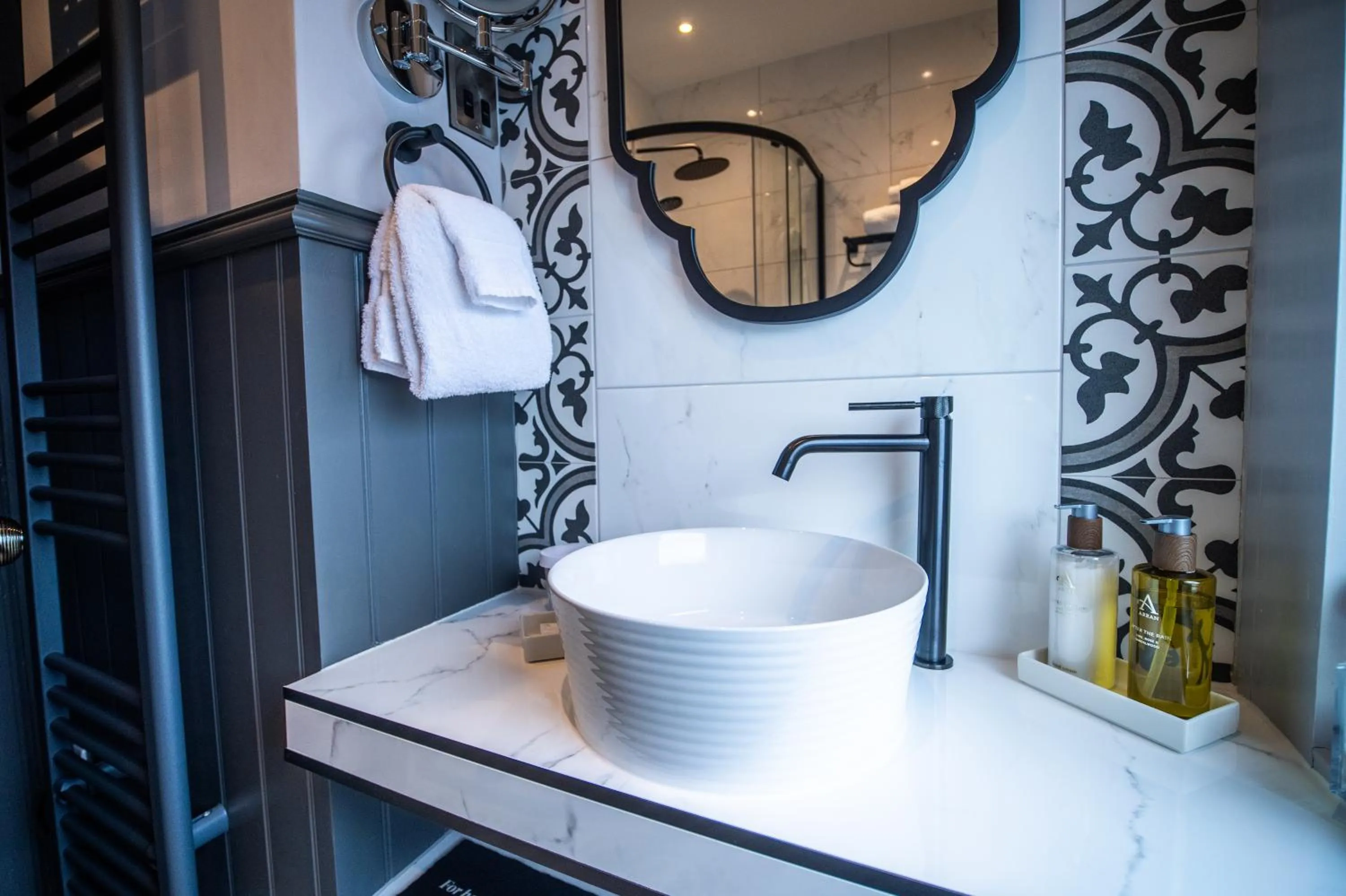 Bathroom in Abbotsford Hotel