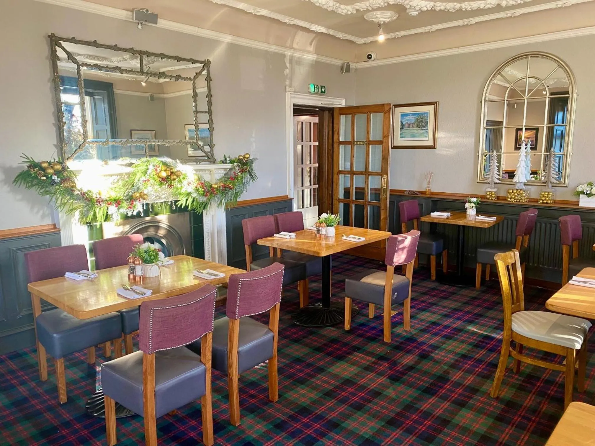 Restaurant/places to eat in Abbotsford Hotel