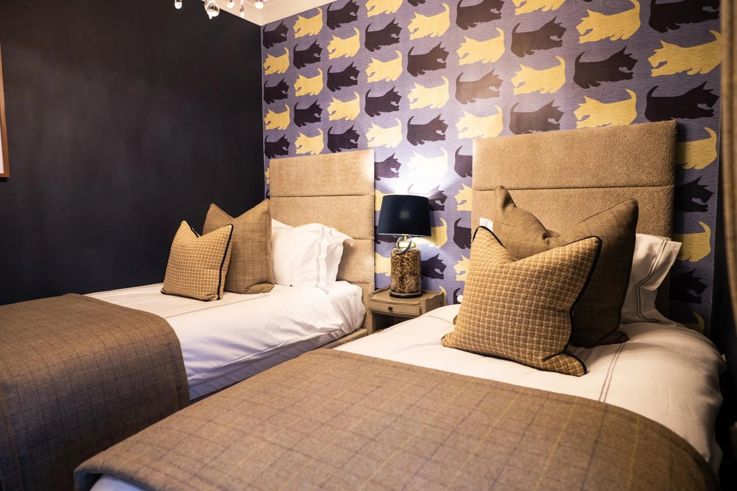 Bedroom, Bed in Abbotsford Hotel