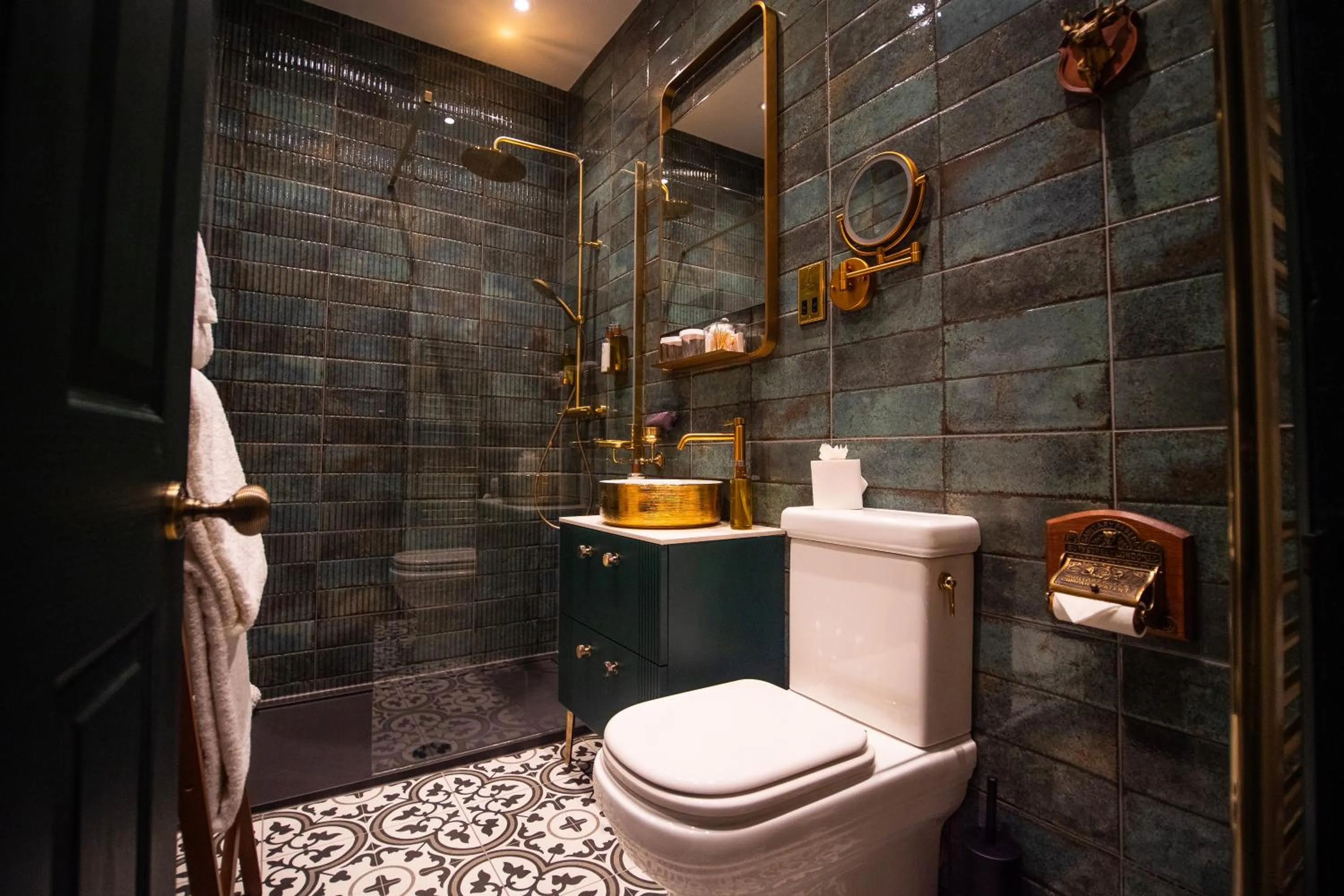 Bathroom in Abbotsford Hotel