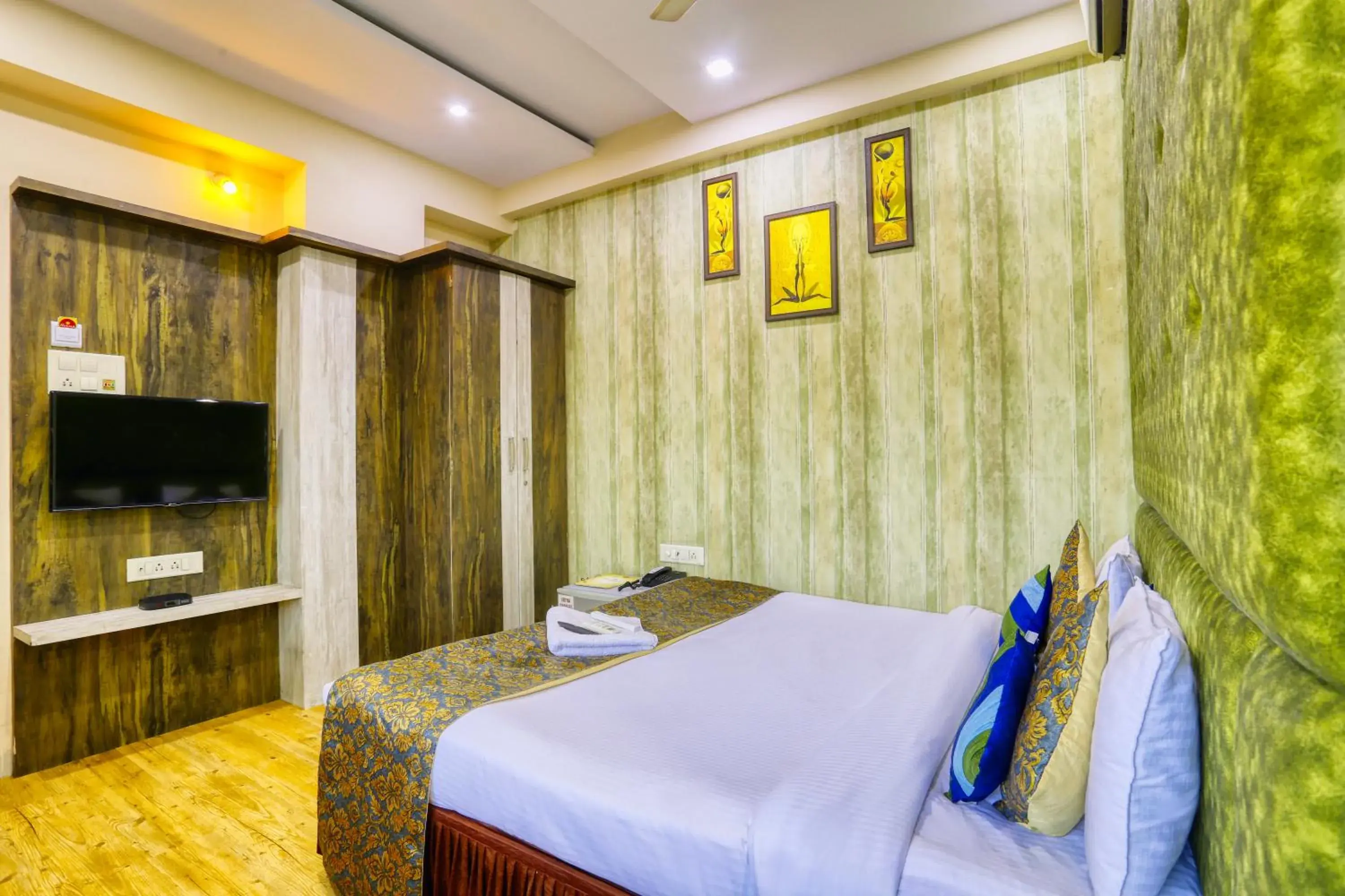 Bedroom, Bed in The Ashoka Hotel Bedroom, Bed in The Ashoka Hotel