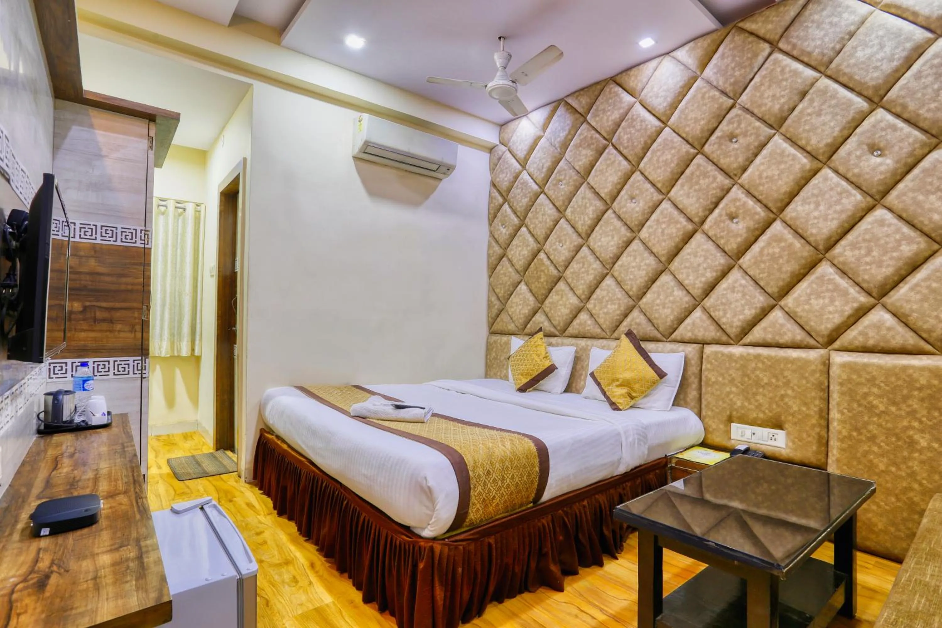 Bedroom, Bed in The Ashoka Hotel