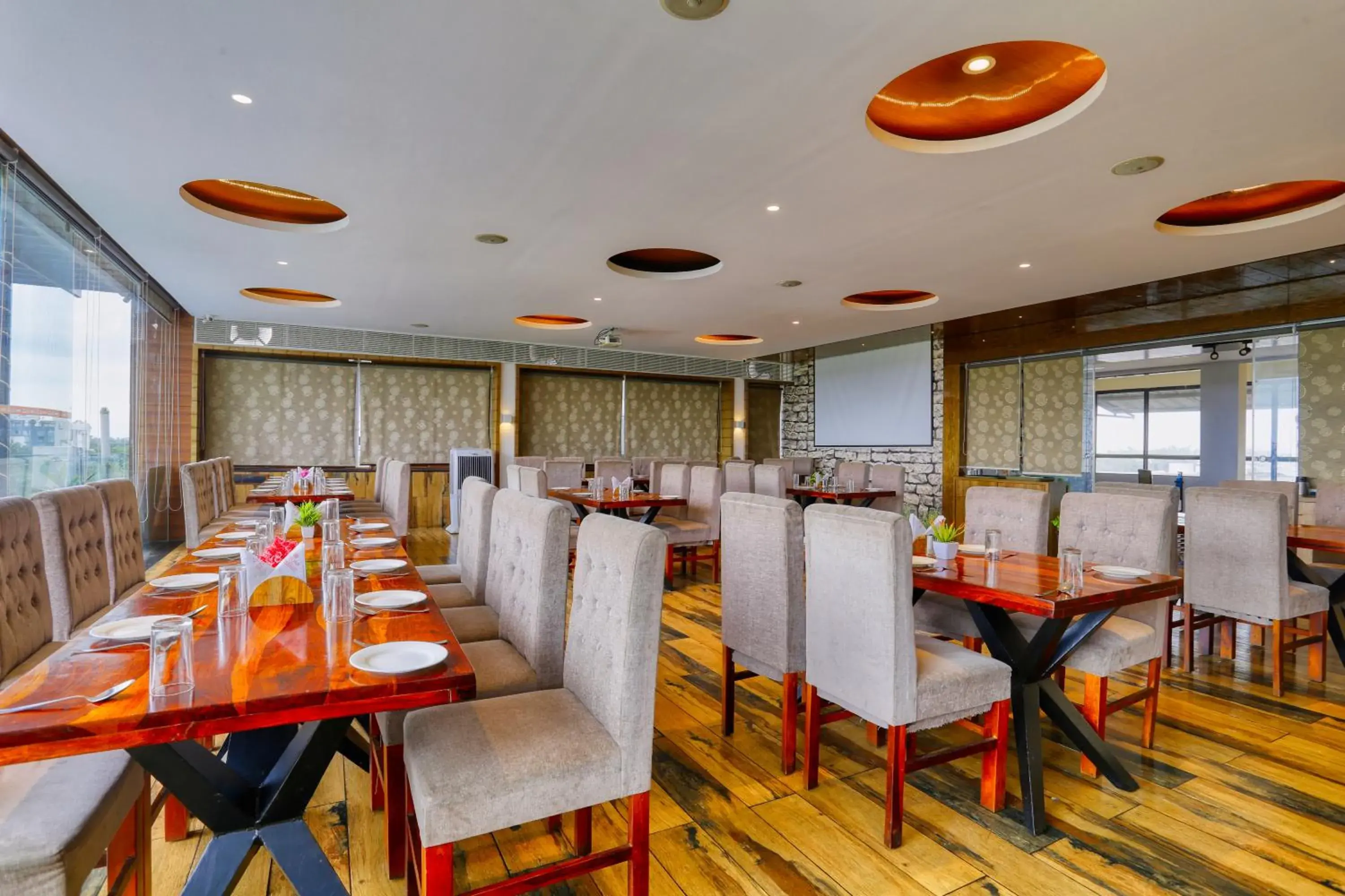 Restaurant/places to eat in The Ashoka Hotel Restaurant/places to eat in The Ashoka Hotel