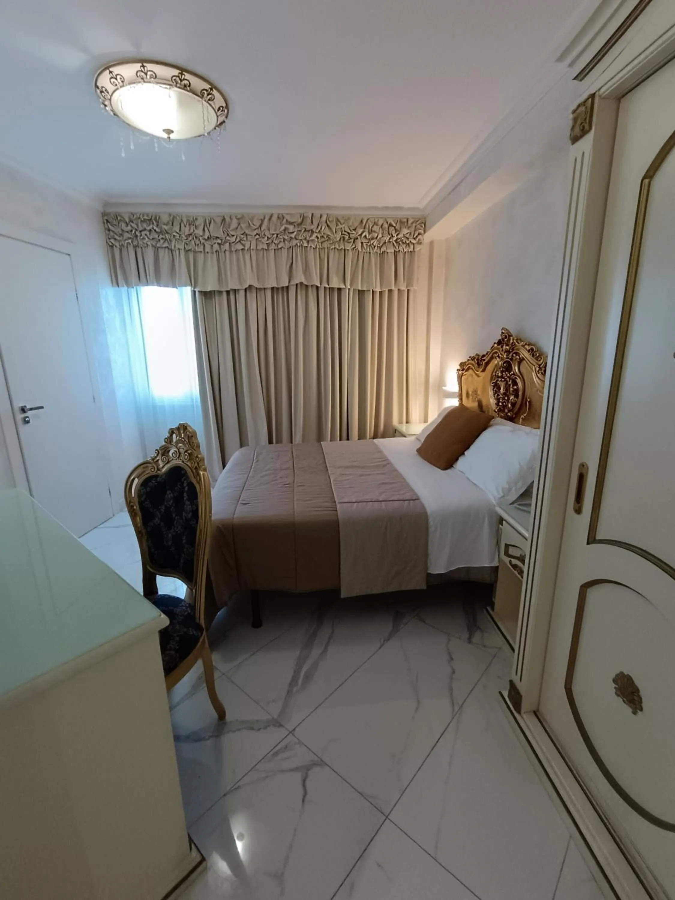 Bed in HOTEL PARADISE