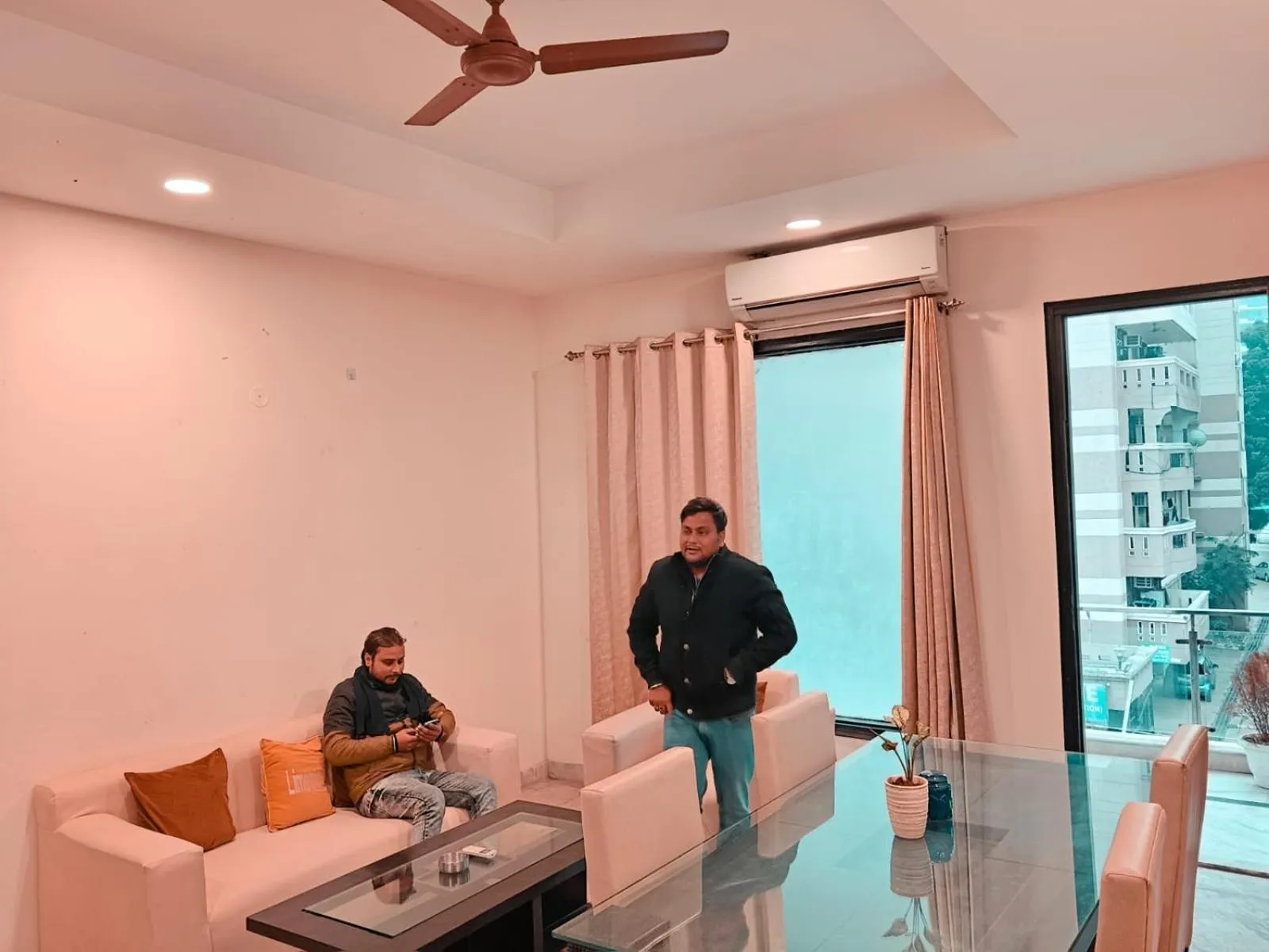 Living room in Lime Tree Hotel - Golf Course Road, Sector-43, Gurugram