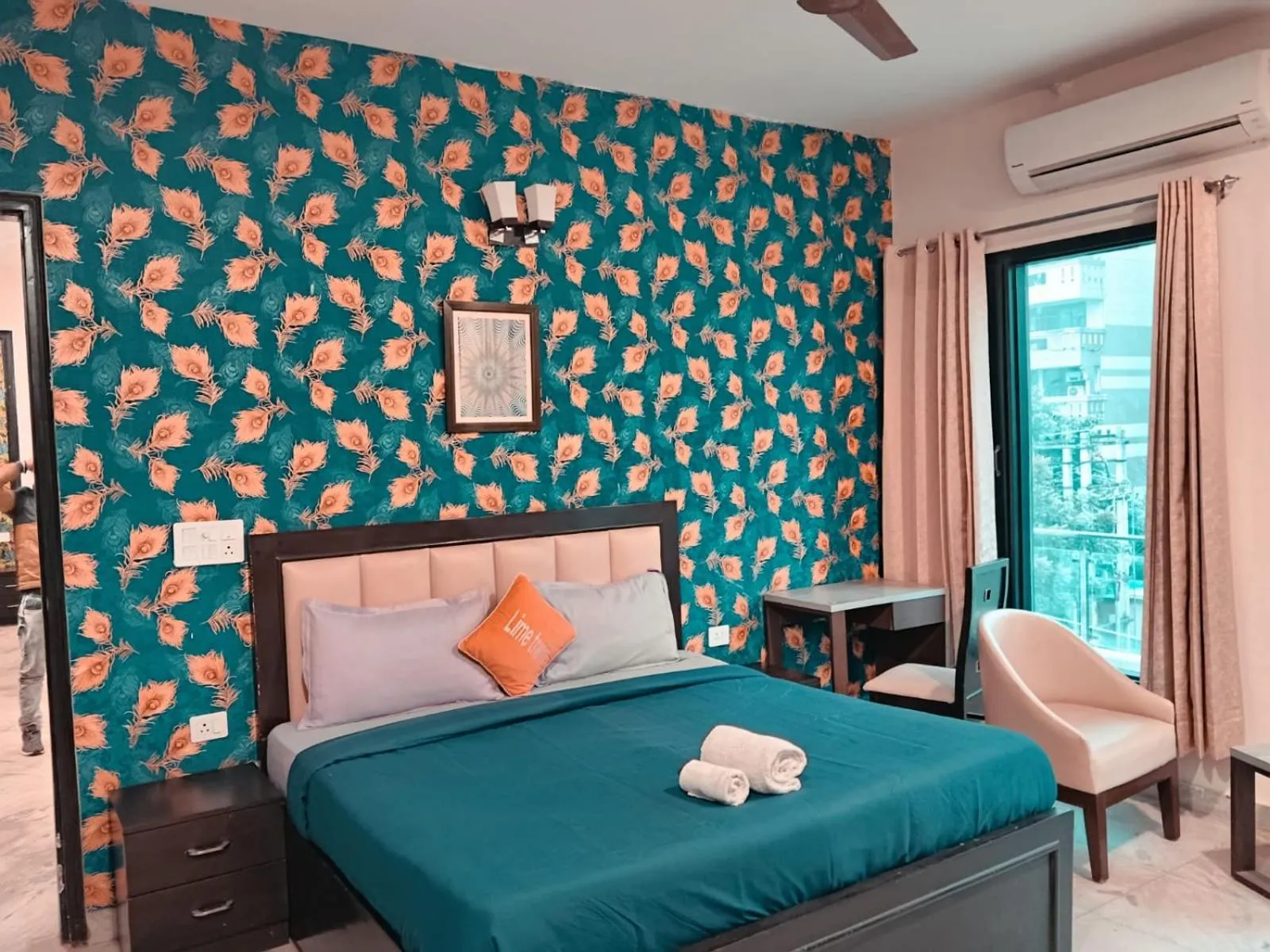 Bed in Lime Tree Hotel - Golf Course Road, Sector-43, Gurugram