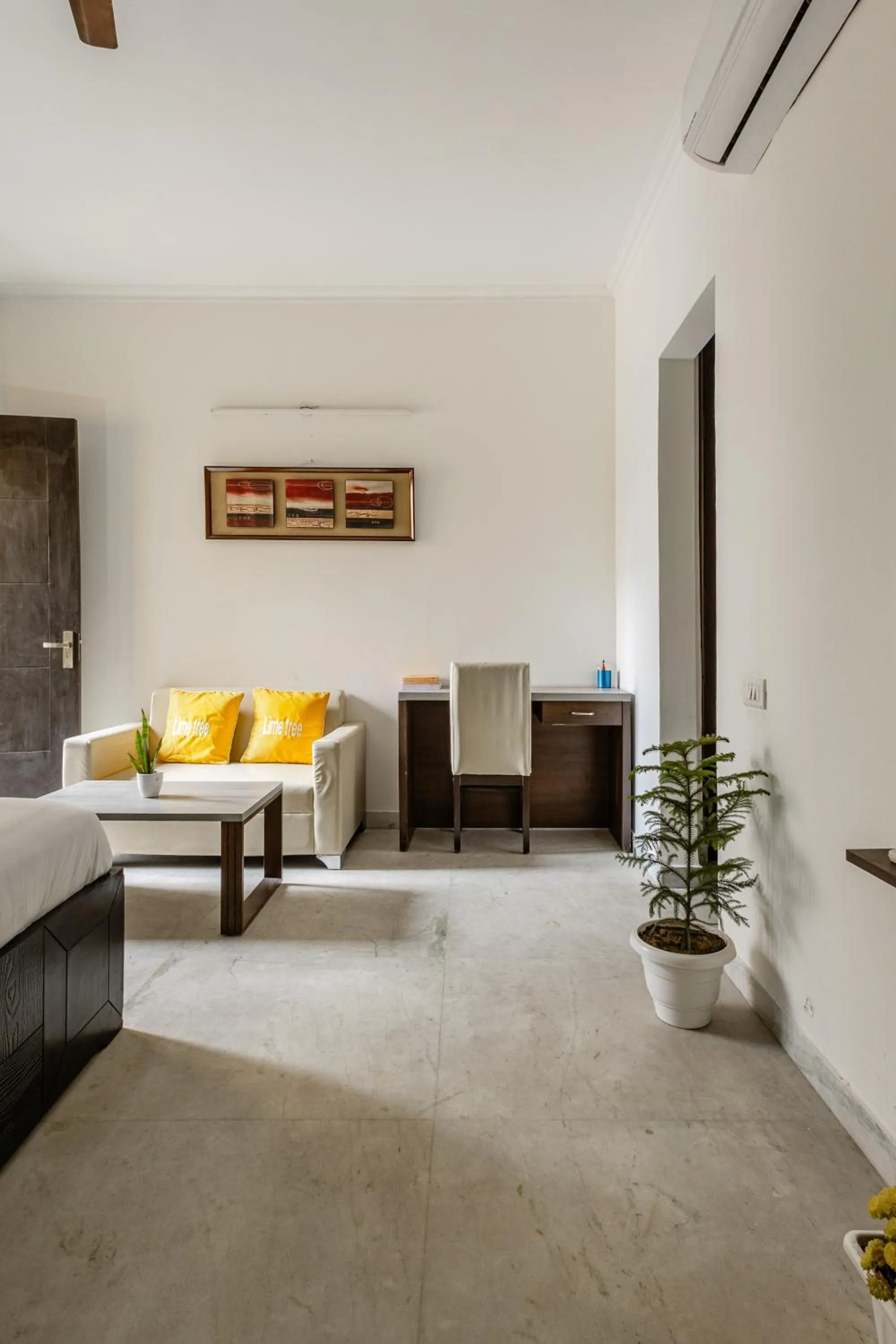 Bed in Lime Tree Hotel - Golf Course Road, Sector-43, Gurugram