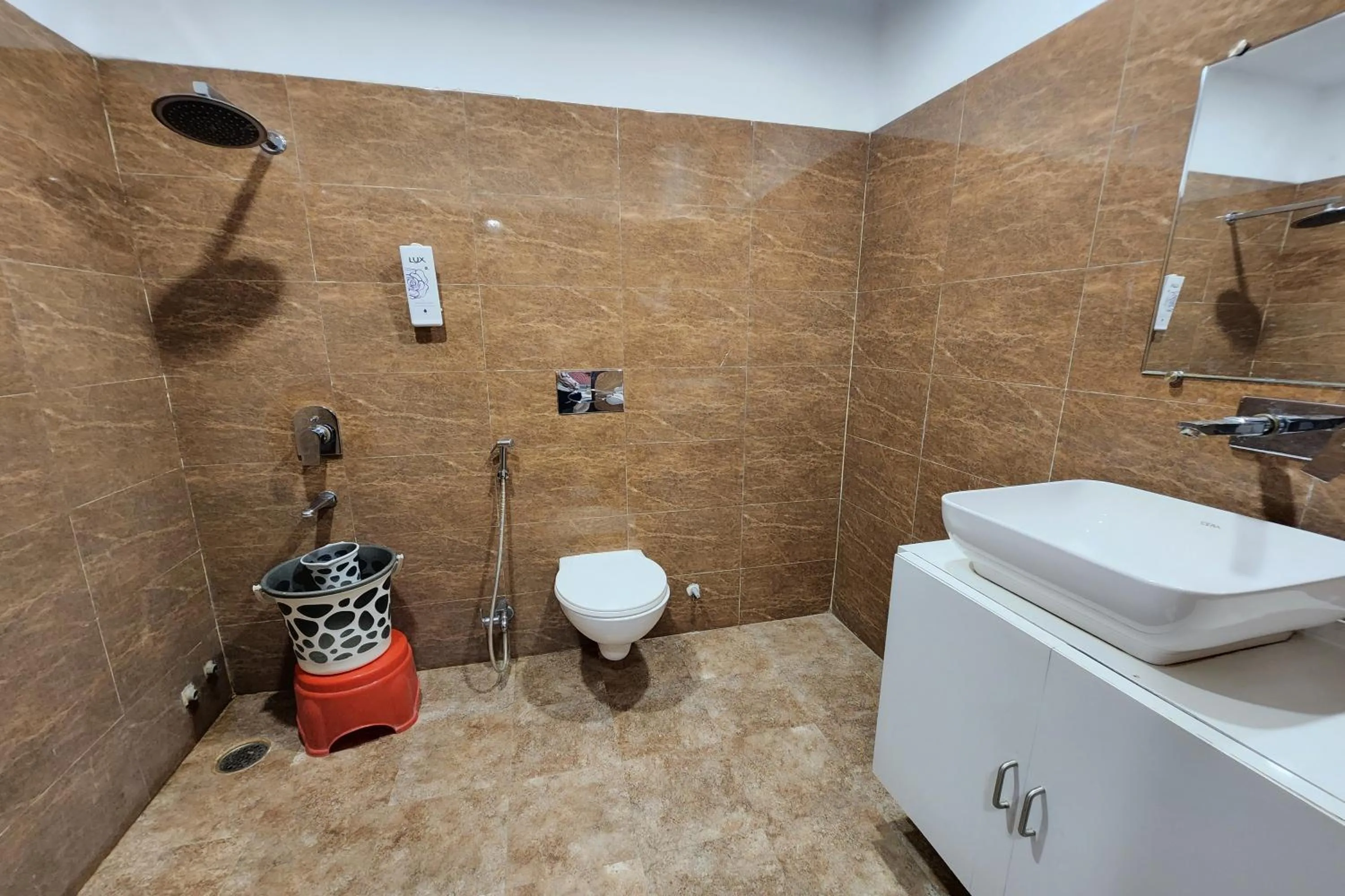 Shower in Hotel Mandakini Royale