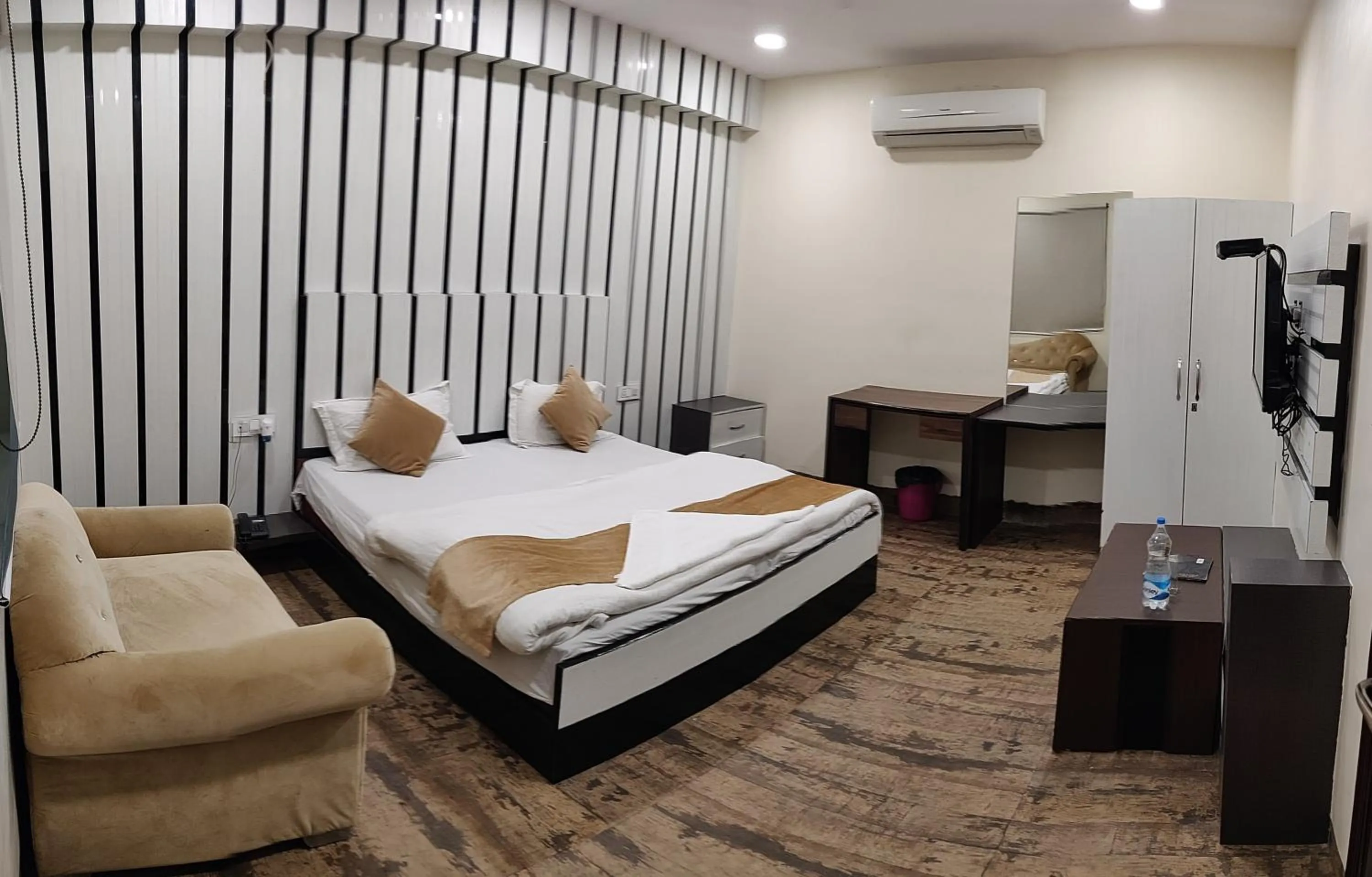 Photo of the whole room, Bed in Hotel Mandakini Royale