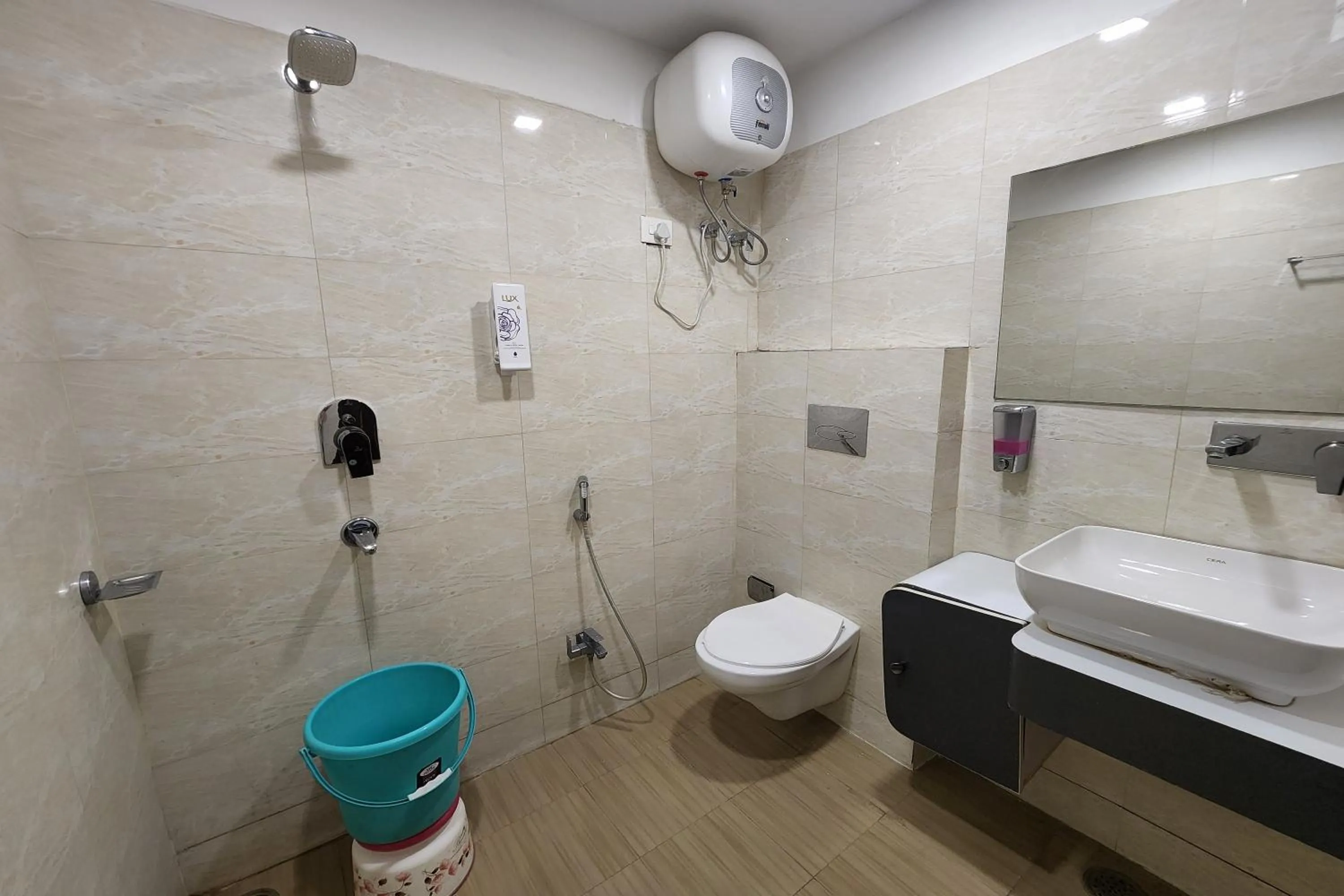 Shower in Hotel Mandakini Royale