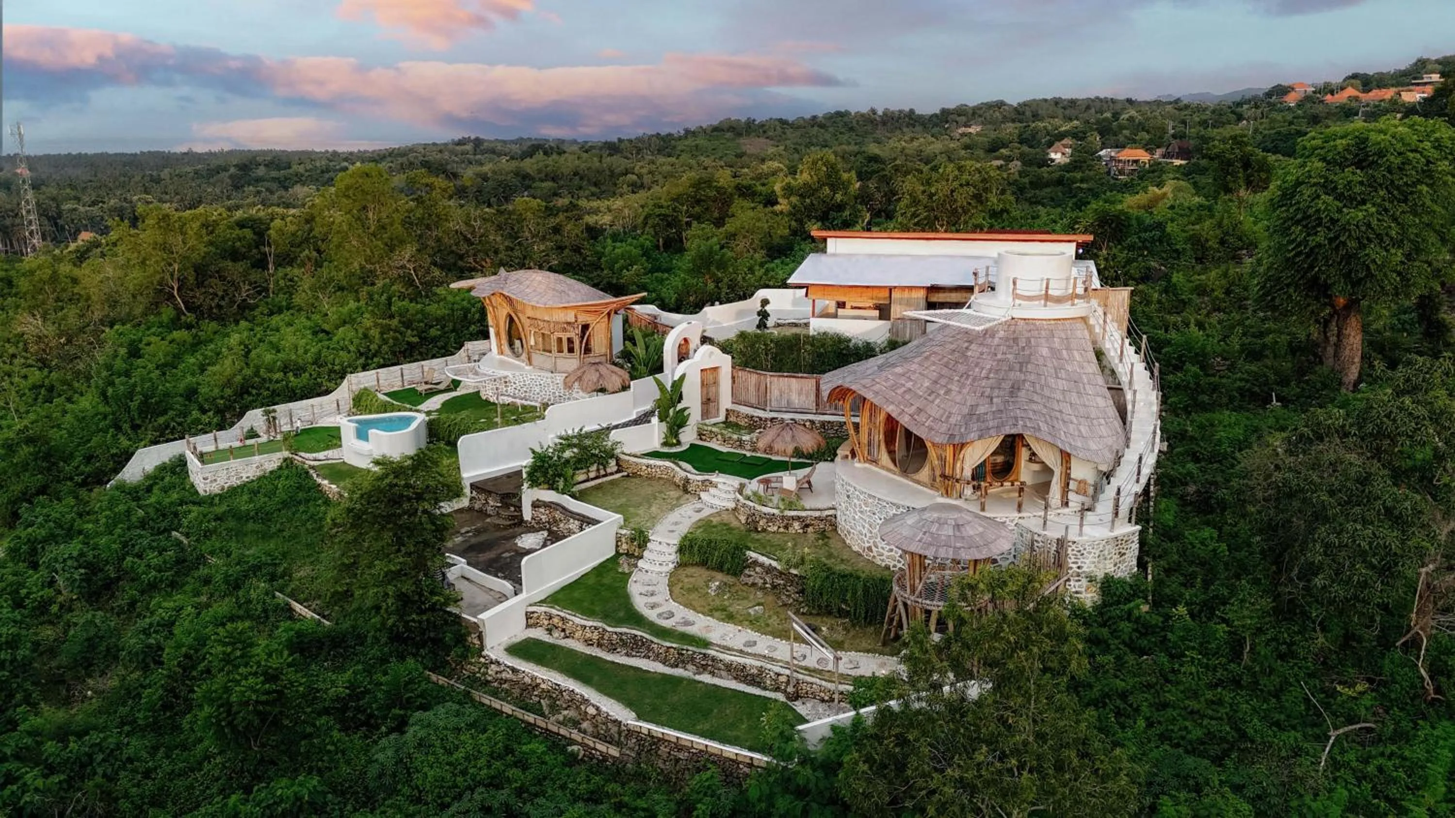 Property building in Camanta Penida - Adult Only