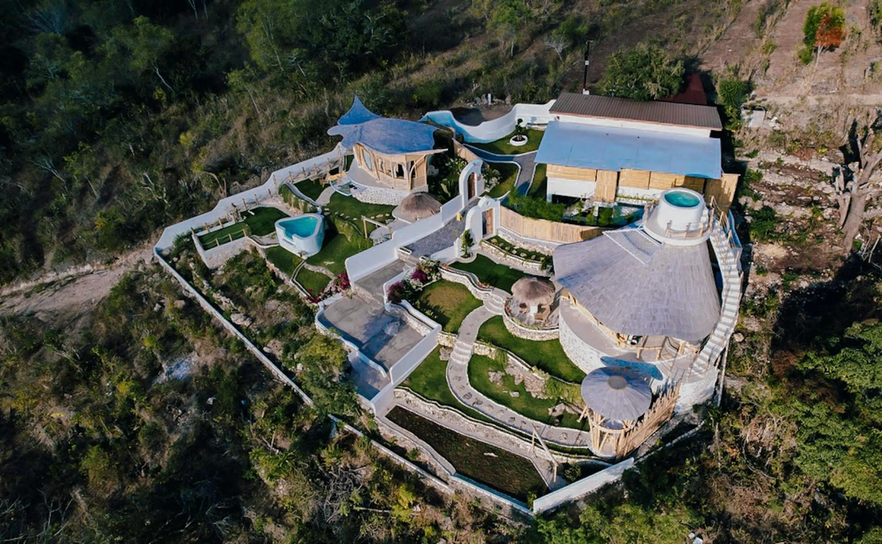 Property building in Camanta Penida - Adult Only