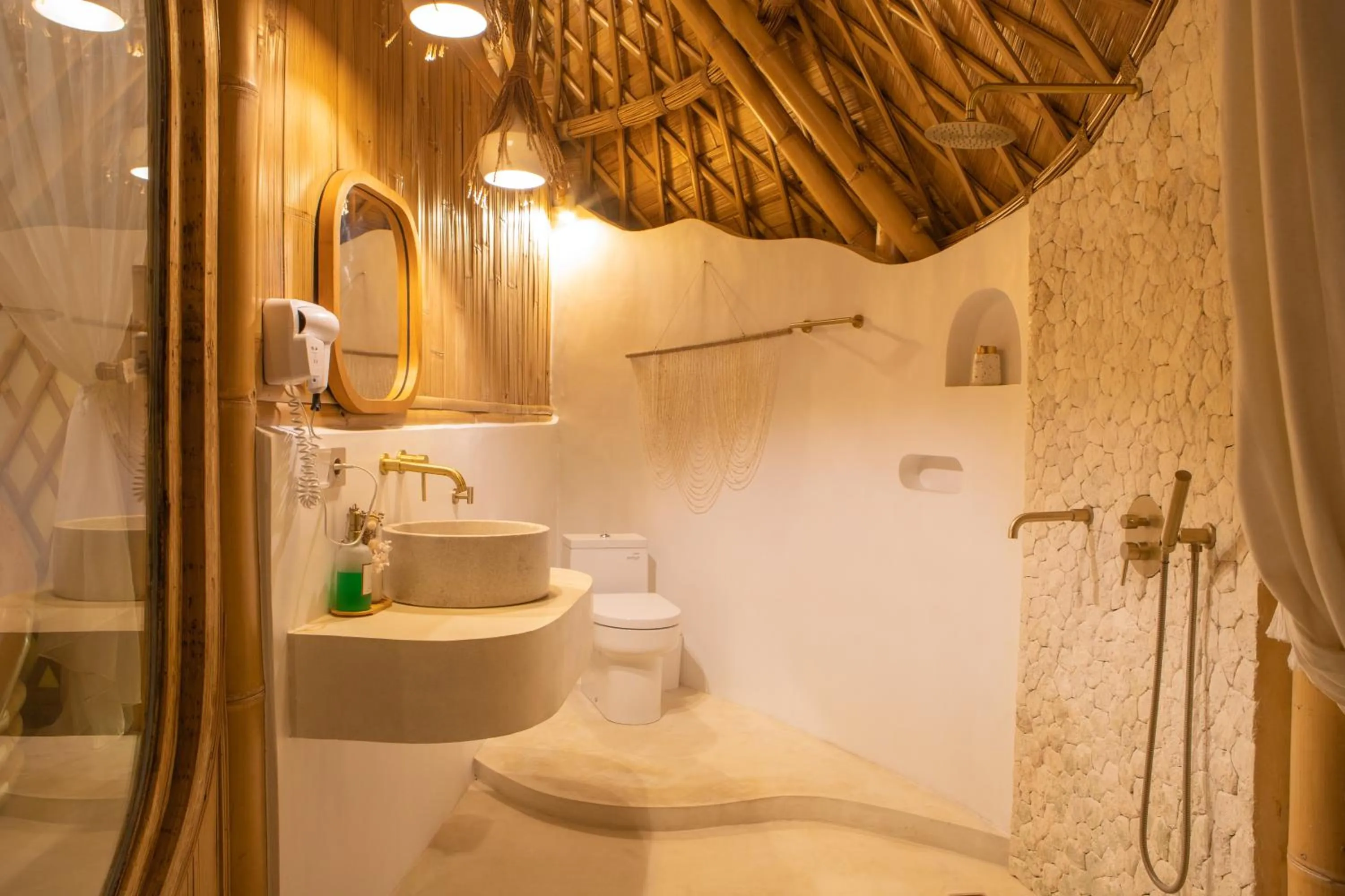Shower in Camanta Penida - Adult Only