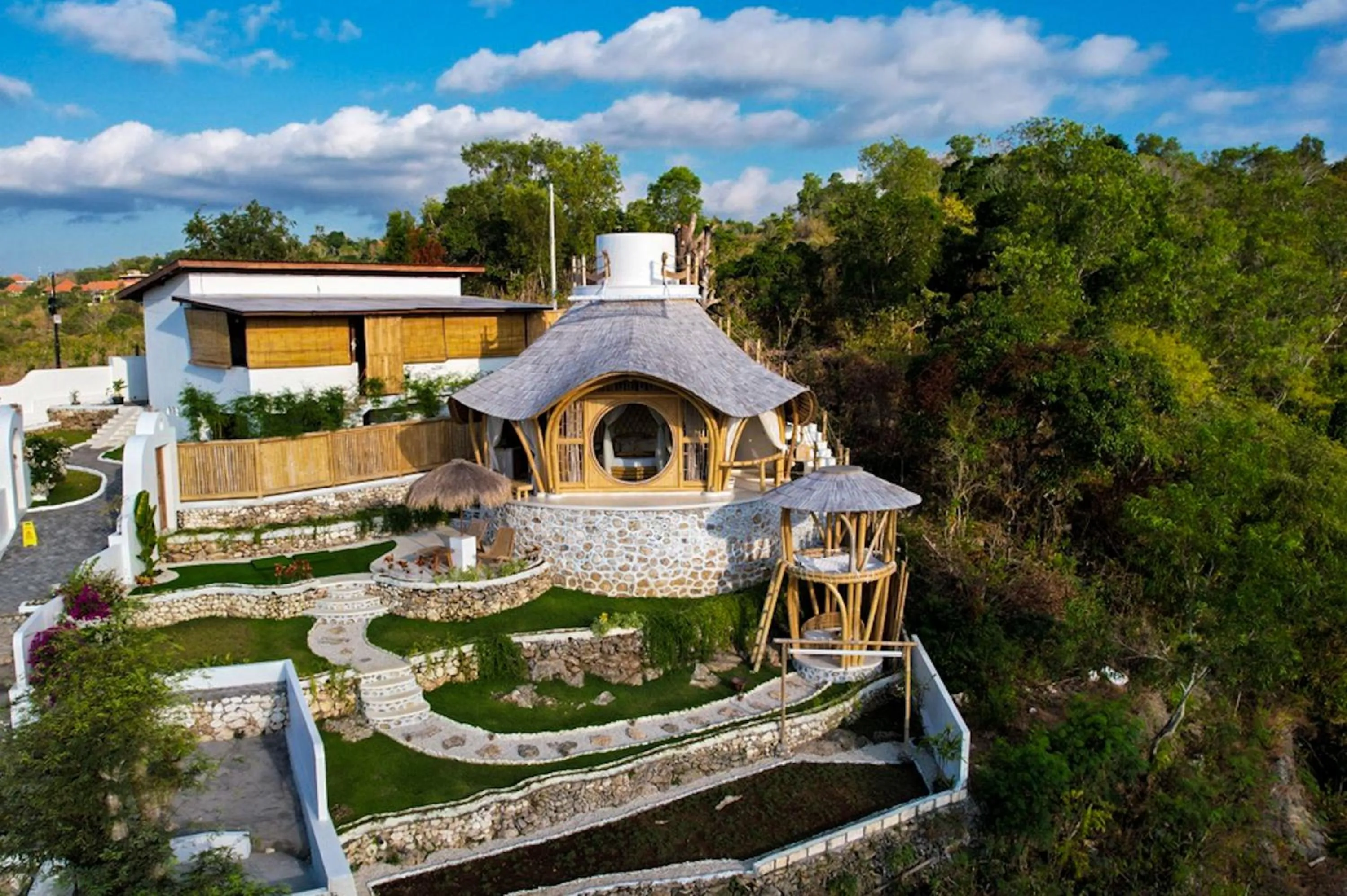 Property building in Camanta Penida - Adult Only