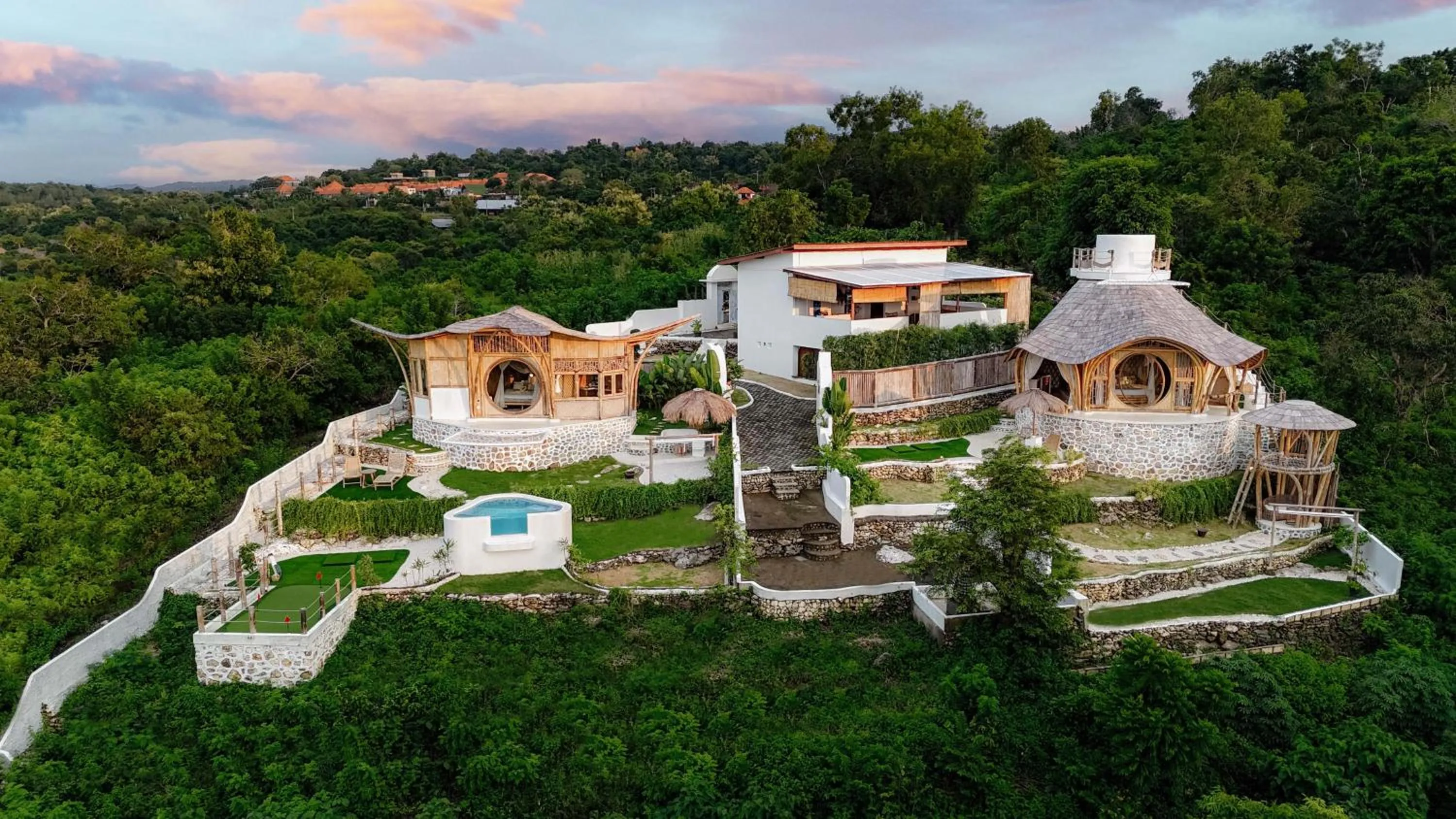 Property building in Camanta Penida - Adult Only