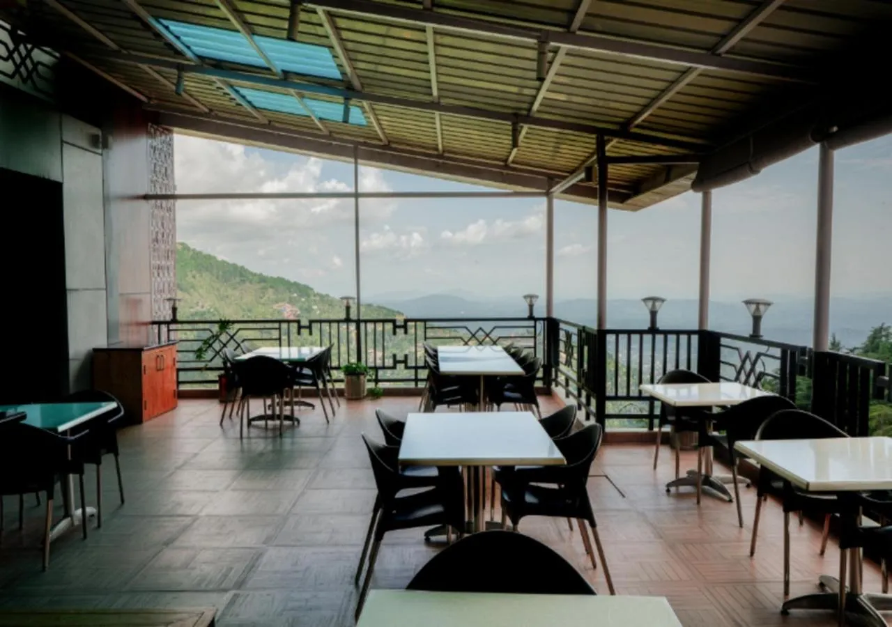 Restaurant/places to eat in Hotel Bella Heights