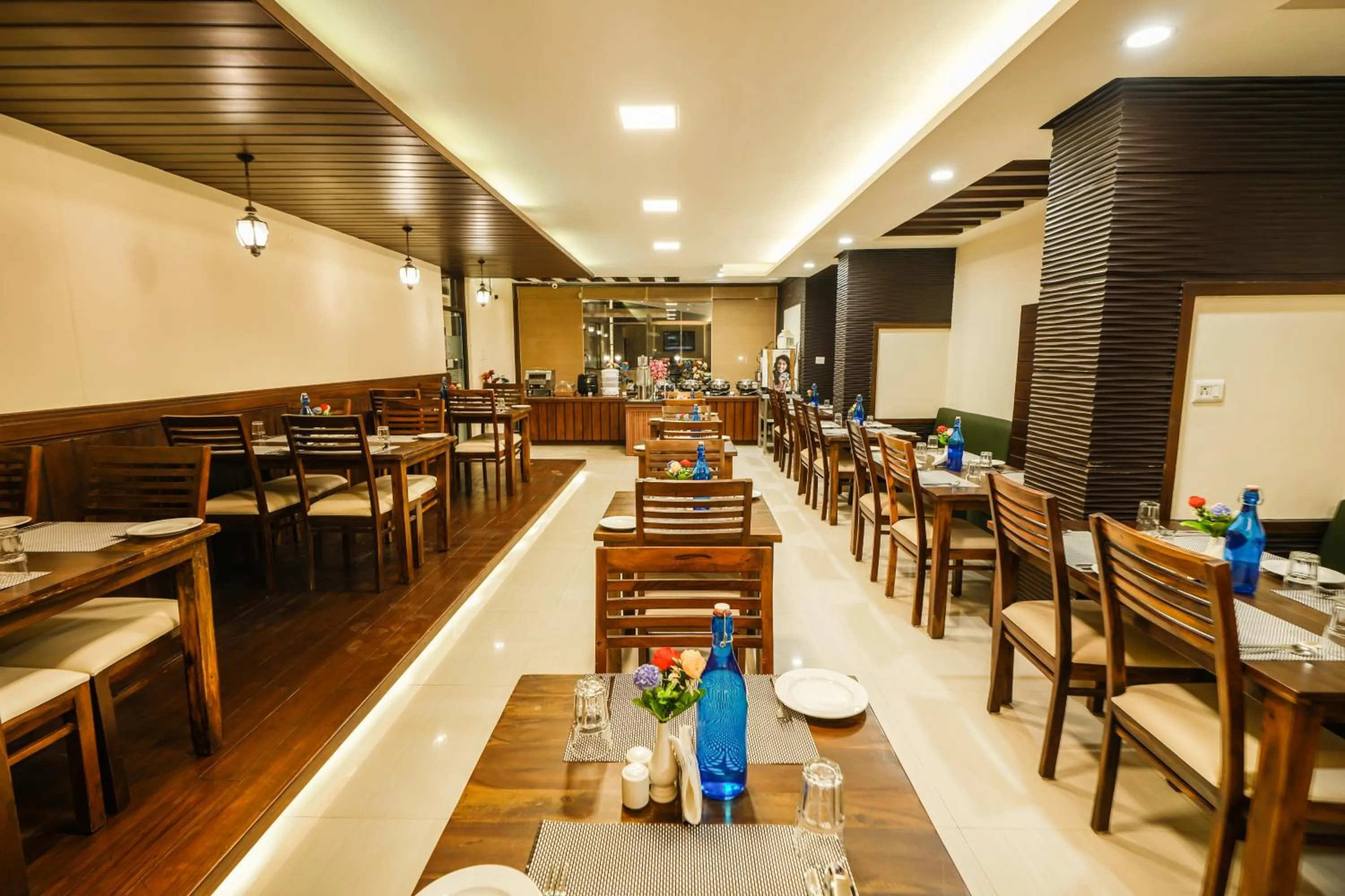 Restaurant/places to eat in Hotel Bella Heights