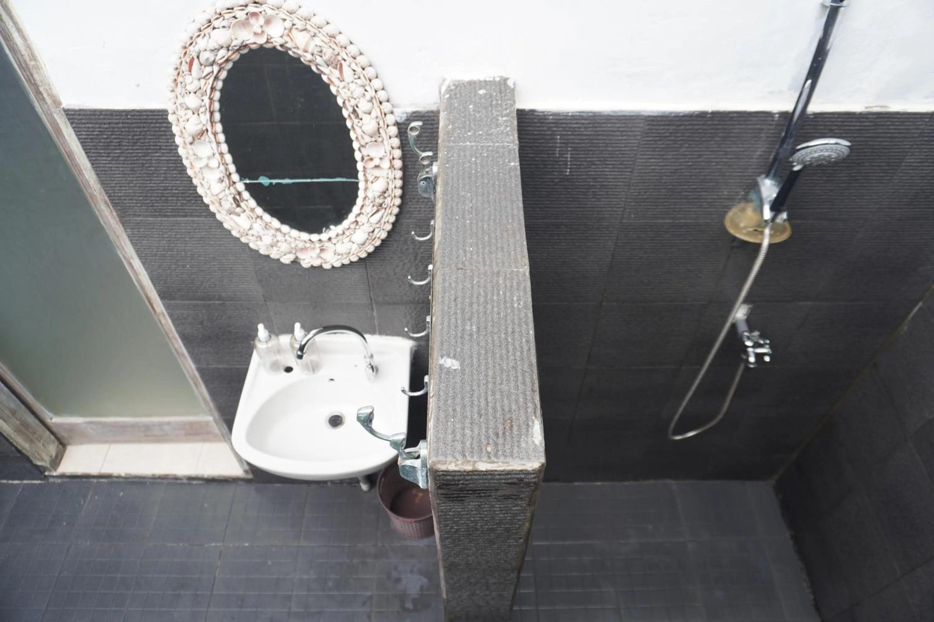 Shower in Rumah Tiga Gili