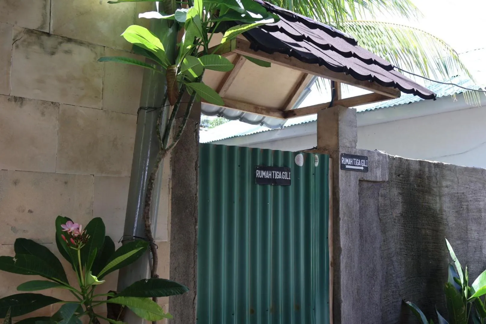 Property building in Rumah Tiga Gili