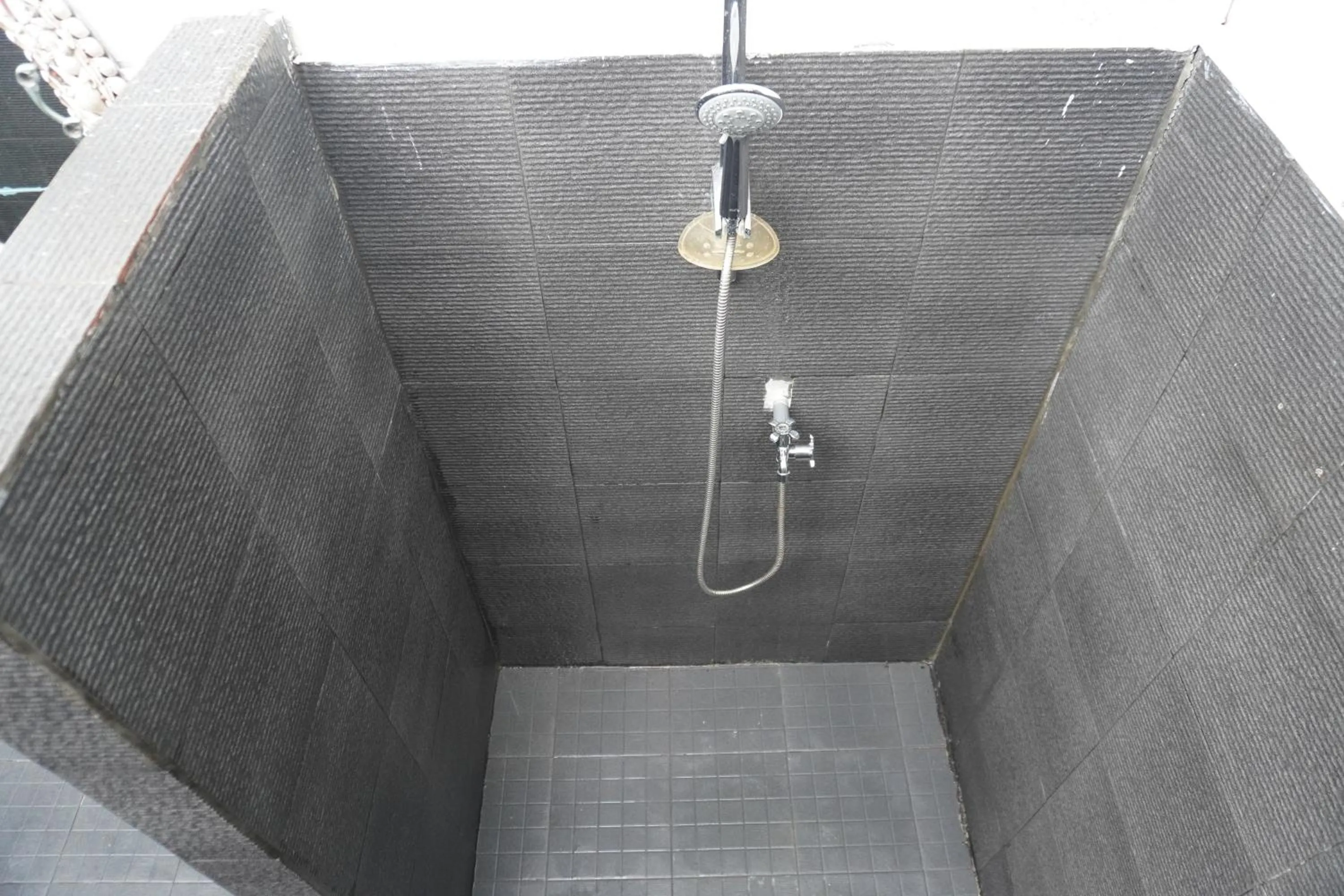 Shower in Rumah Tiga Gili